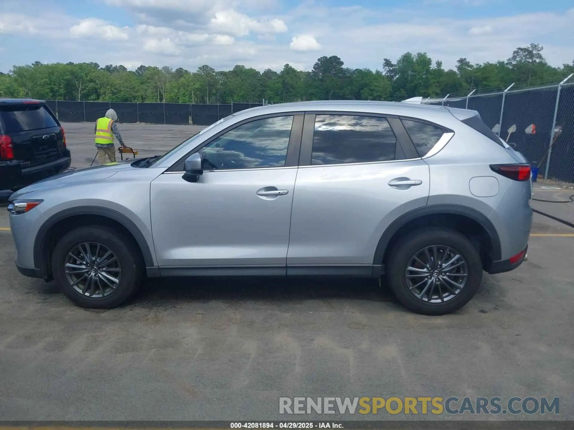 14 fotografías del automóvil dañado JM3KFACM2L1782061 MAZDA CX-5 2020