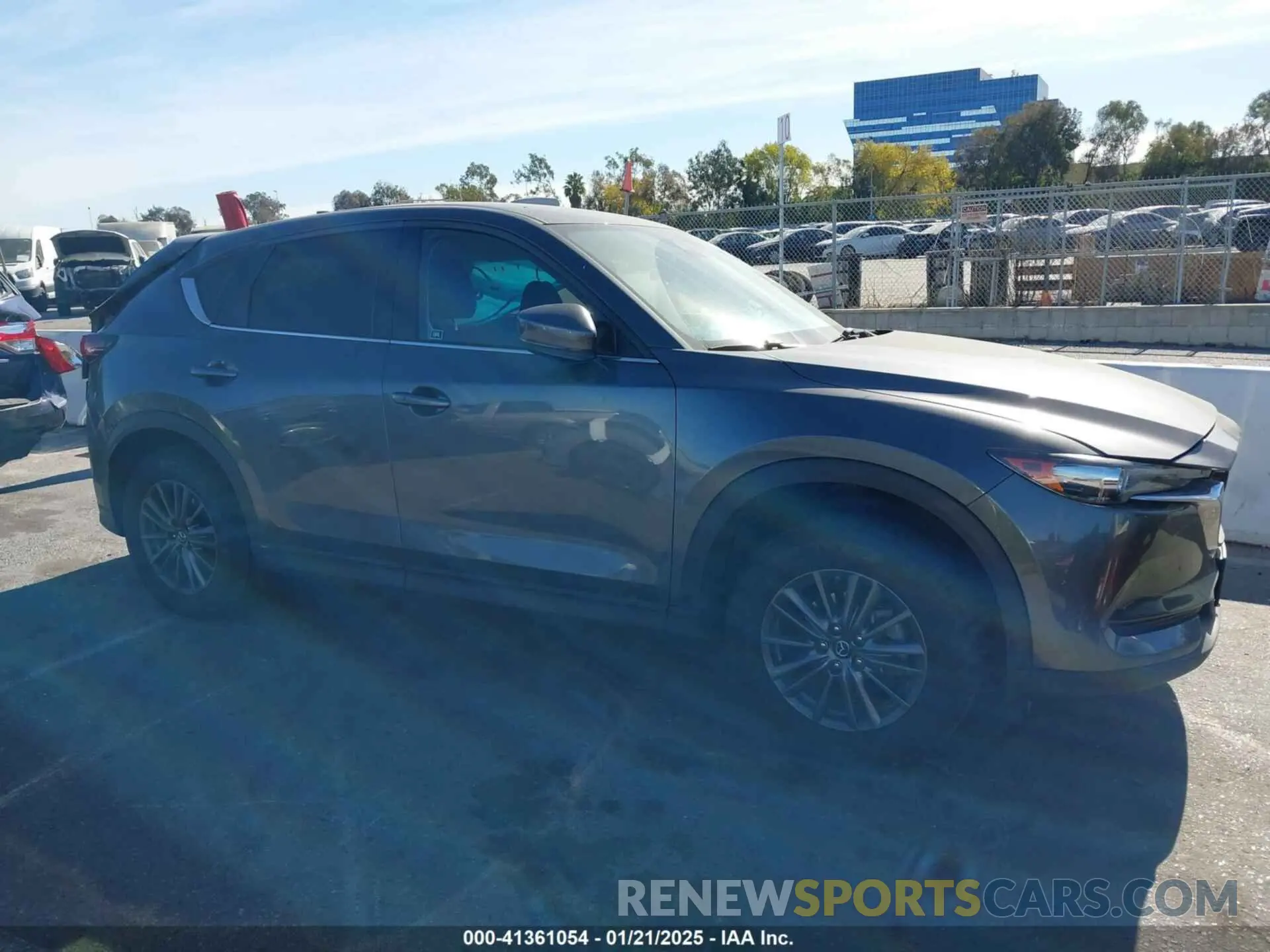 12 fotografías del automóvil dañado JM3KFACM4L0743820 MAZDA CX-5 2020