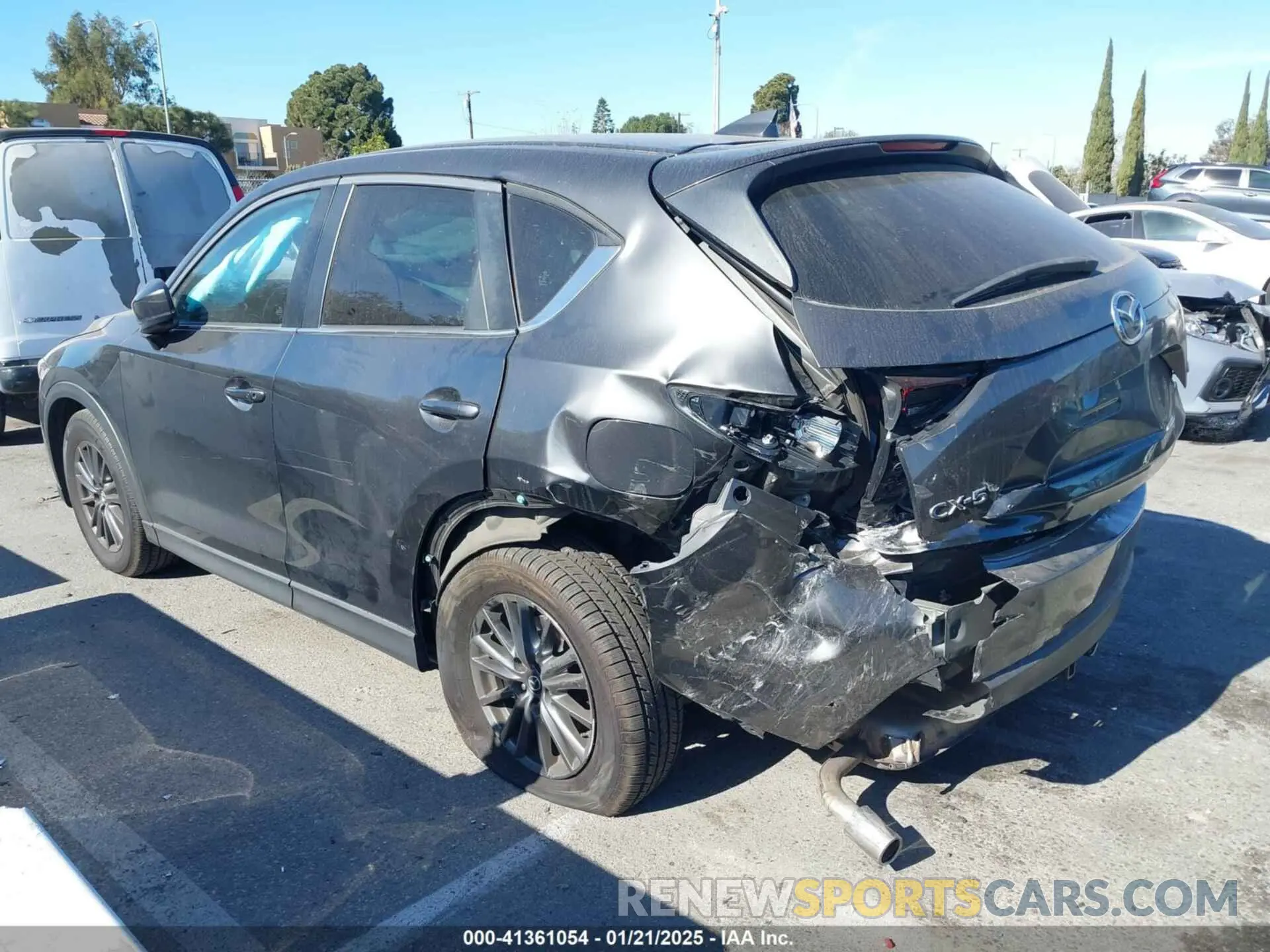 13 fotografías del automóvil dañado JM3KFACM4L0743820 MAZDA CX-5 2020