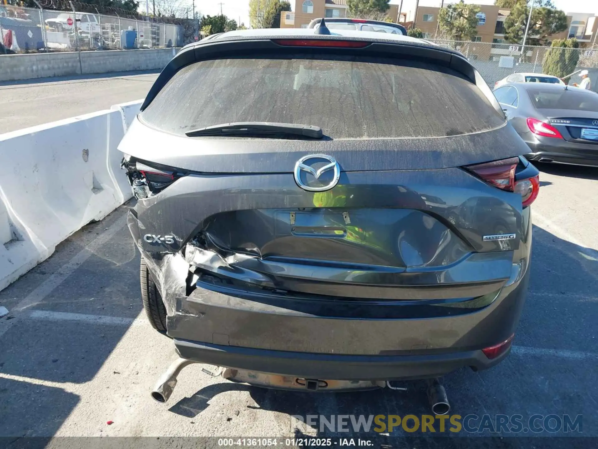 15 fotografías del automóvil dañado JM3KFACM4L0743820 MAZDA CX-5 2020
