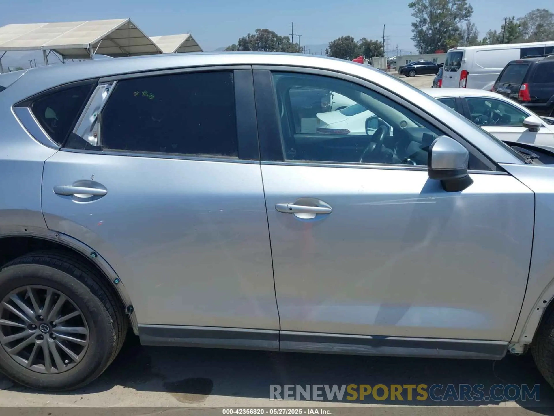 14 fotografías del automóvil dañado JM3KFACM4L0753683 MAZDA CX-5 2020