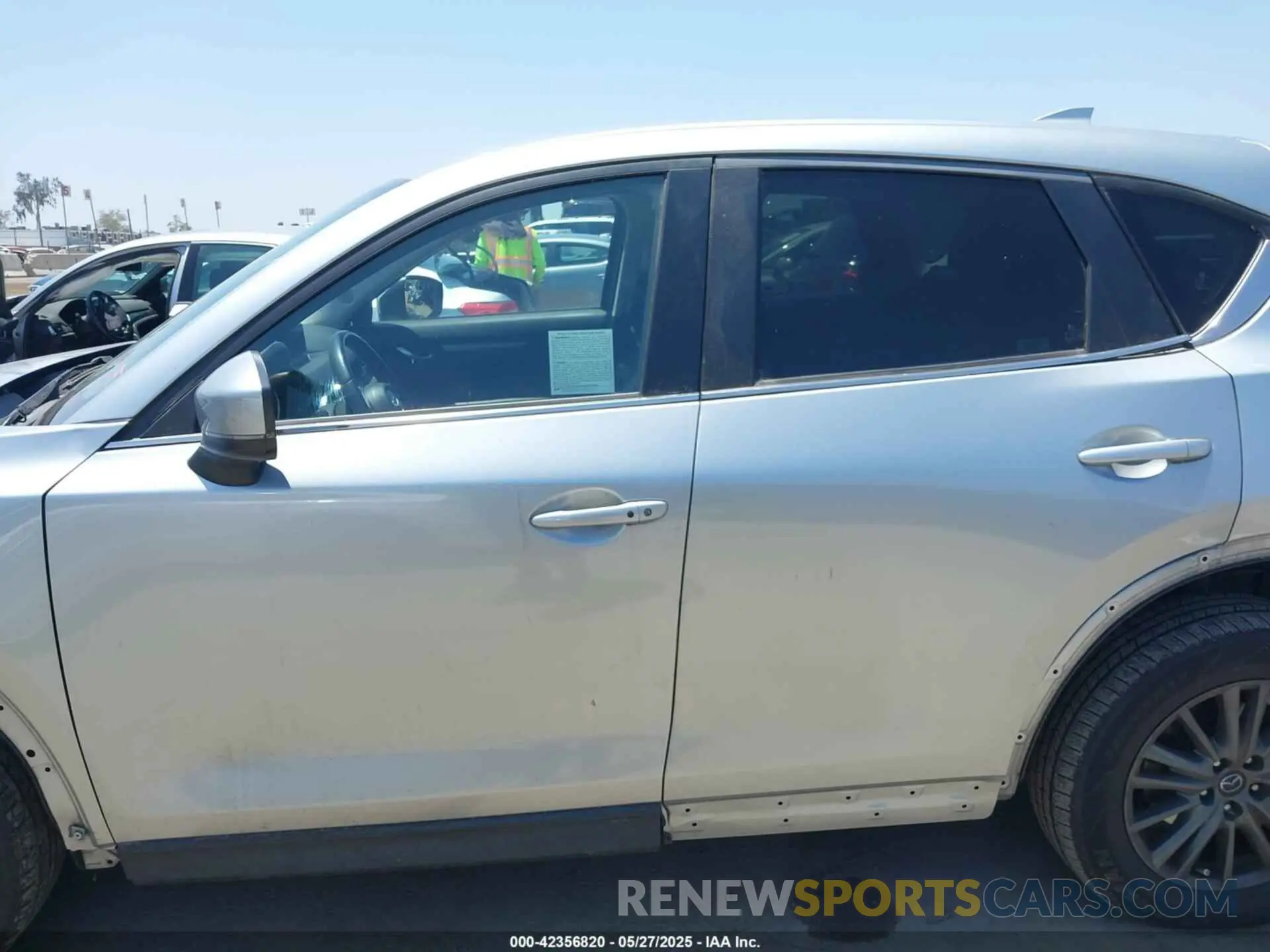 15 fotografías del automóvil dañado JM3KFACM4L0753683 MAZDA CX-5 2020