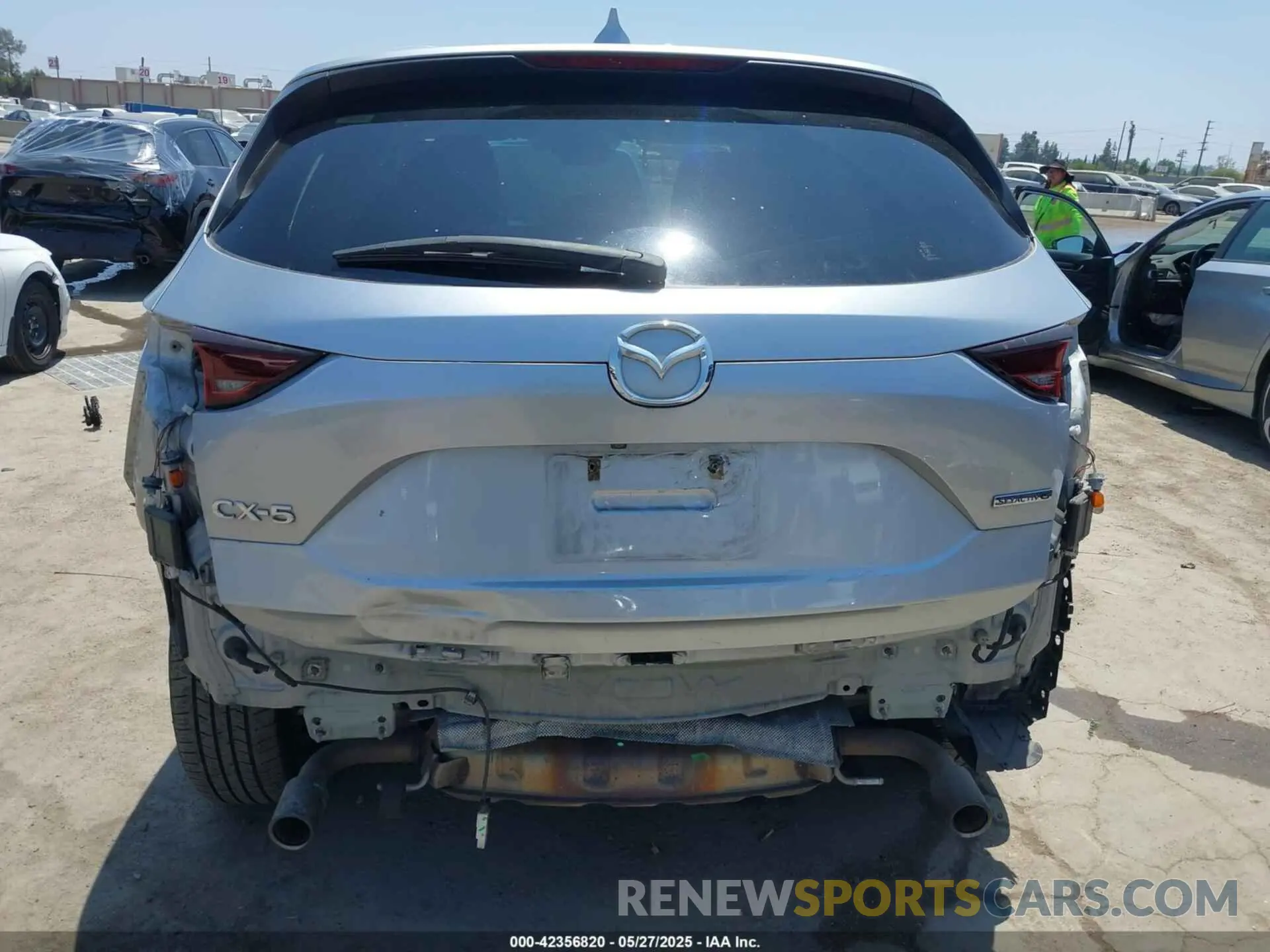 17 fotografías del automóvil dañado JM3KFACM4L0753683 MAZDA CX-5 2020