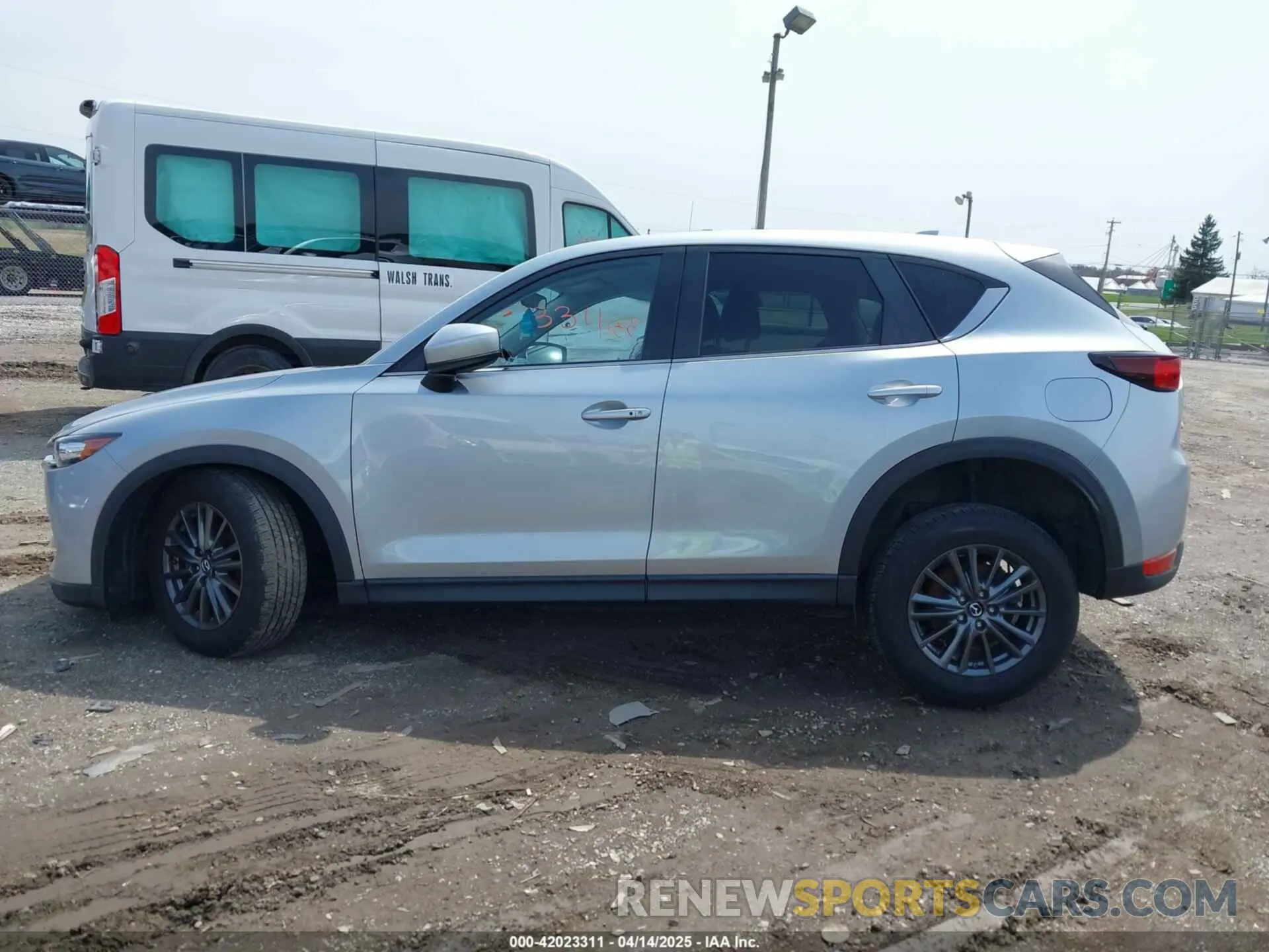 14 fotografías del automóvil dañado JM3KFACM9L0785464 MAZDA CX-5 2020
