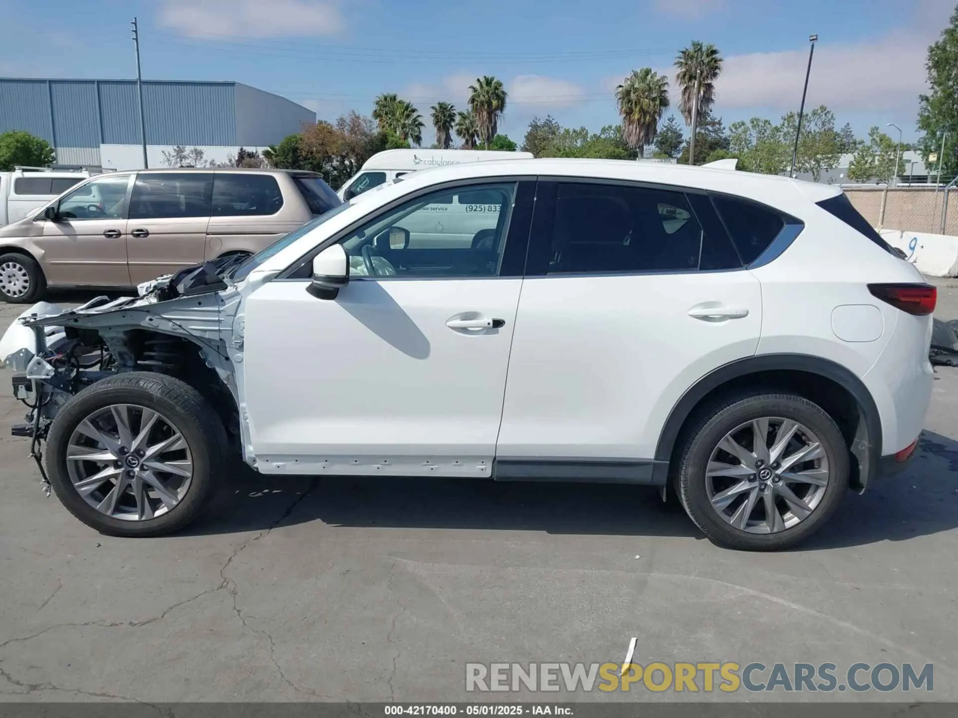 15 fotografías del automóvil dañado JM3KFADM0L0859059 MAZDA CX-5 2020
