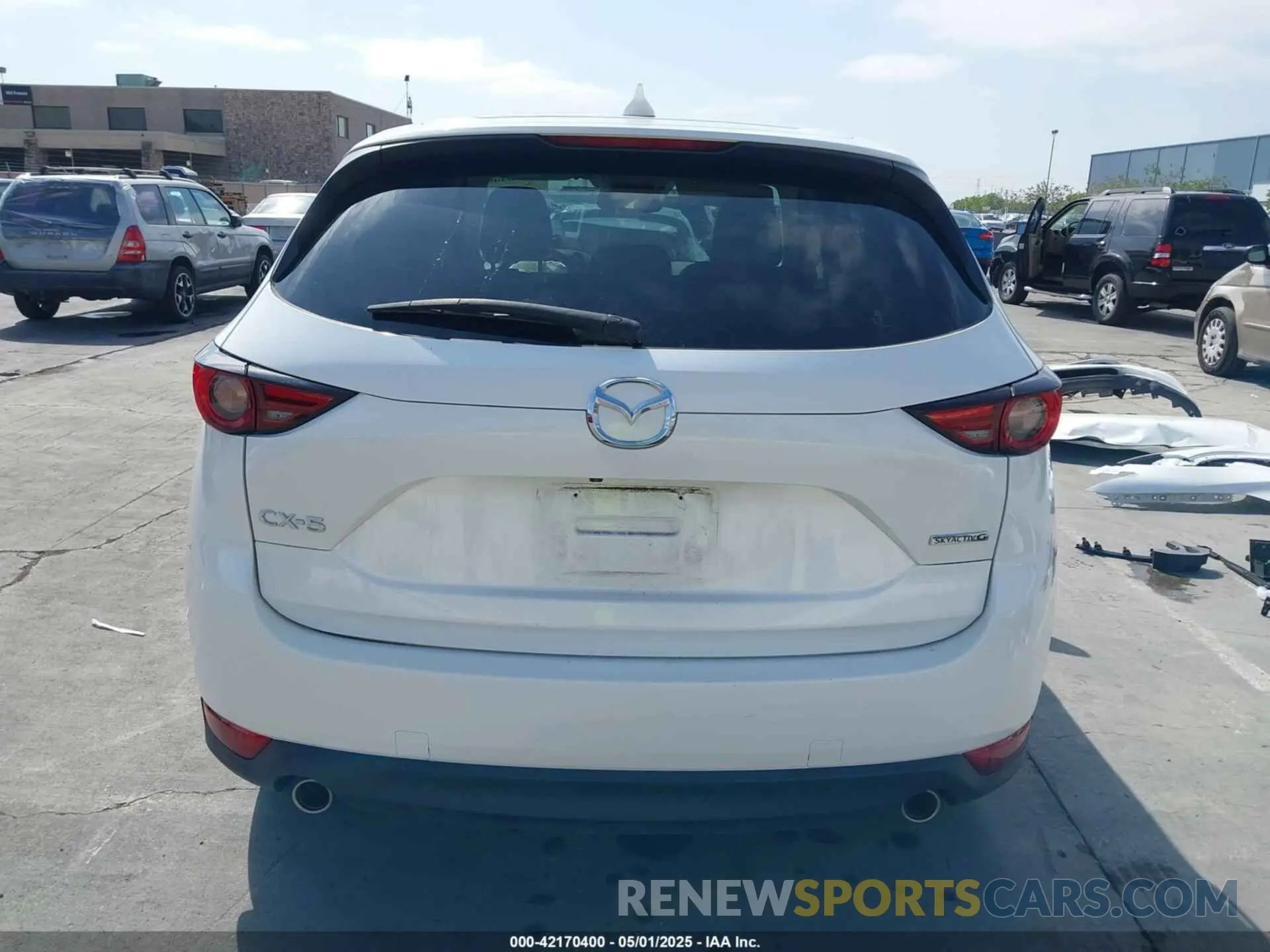 17 fotografías del automóvil dañado JM3KFADM0L0859059 MAZDA CX-5 2020