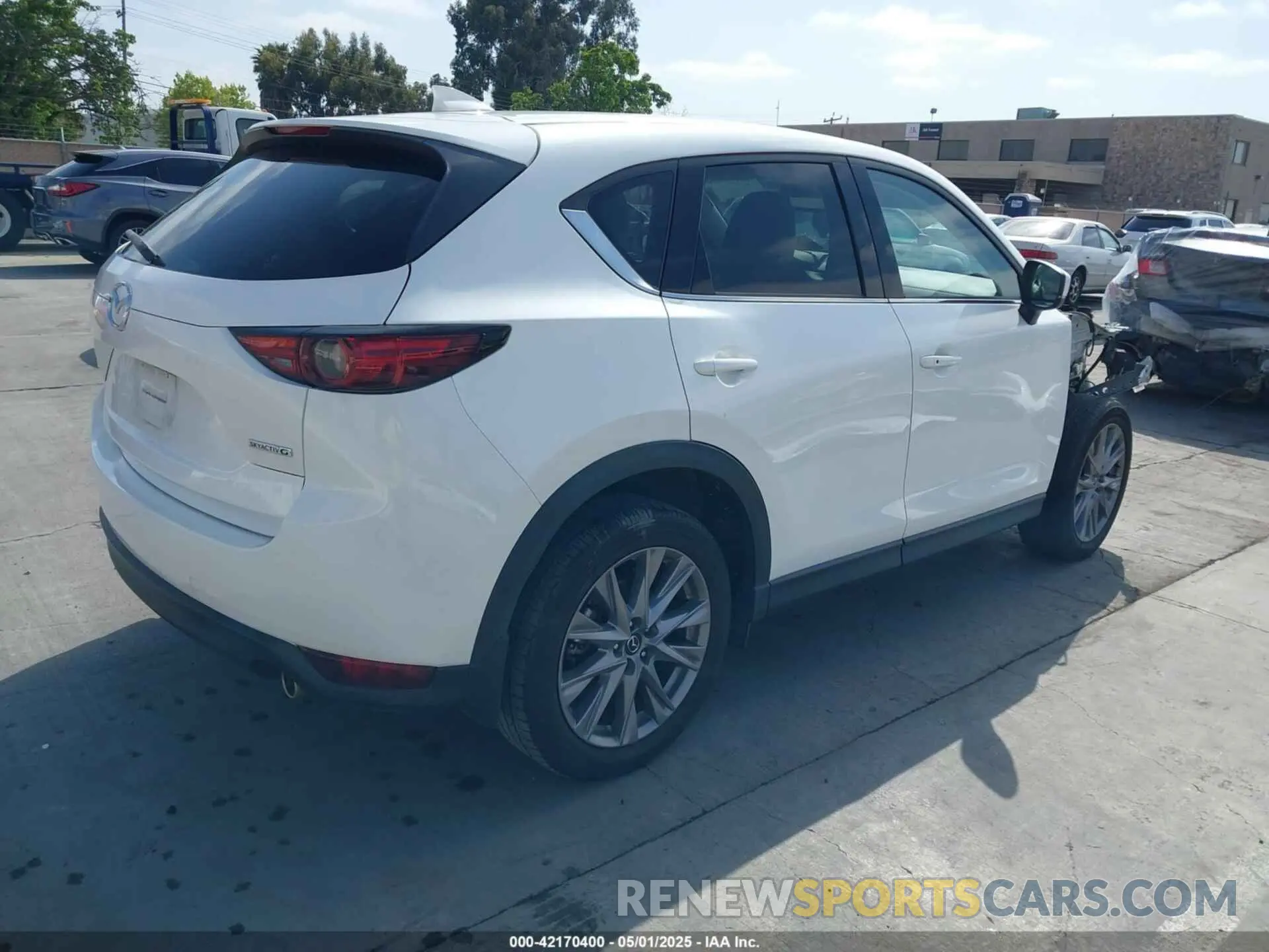 4 fotografías del automóvil dañado JM3KFADM0L0859059 MAZDA CX-5 2020