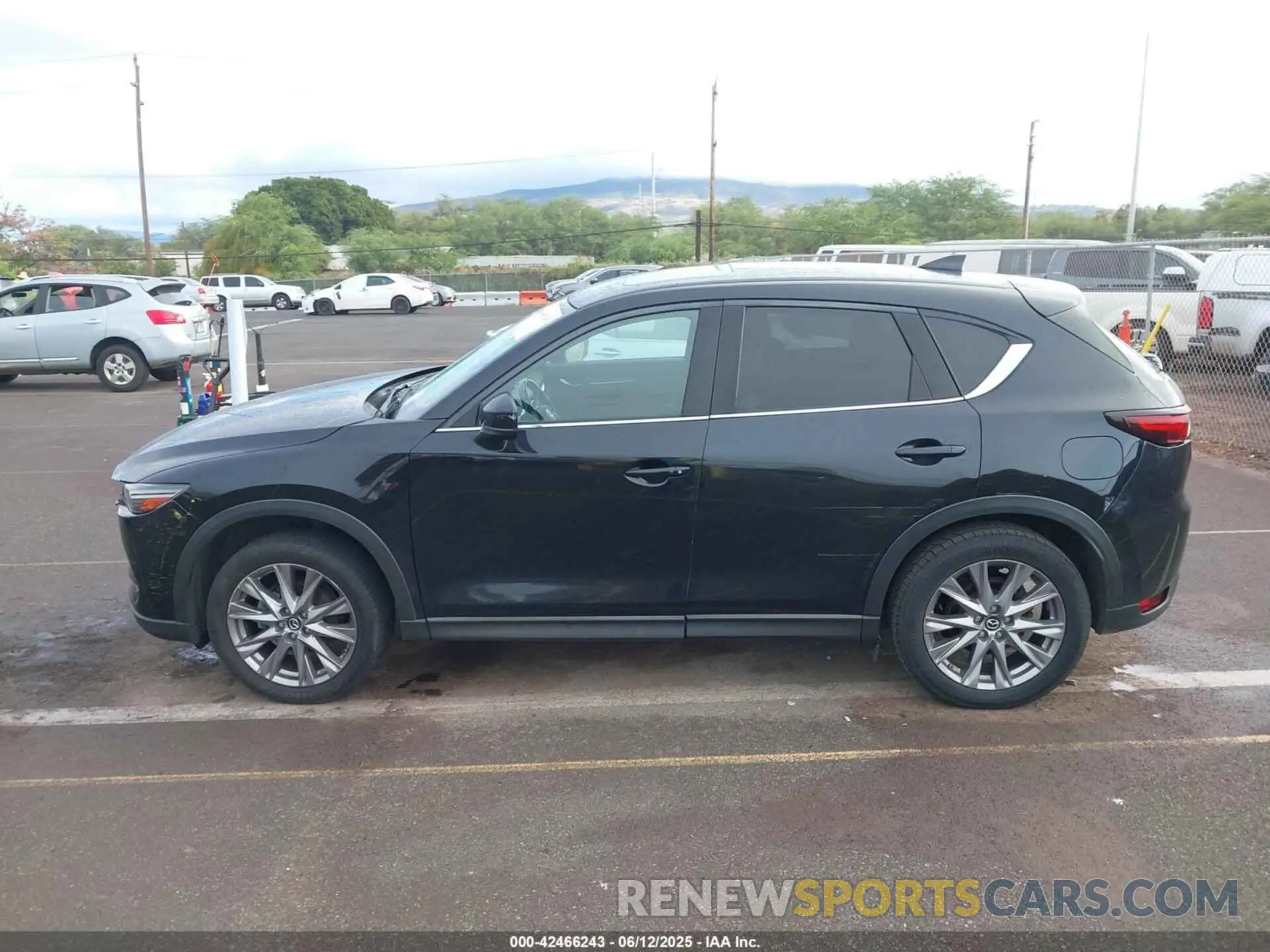 14 fotografías del automóvil dañado JM3KFADM2L0732104 MAZDA CX-5 2020