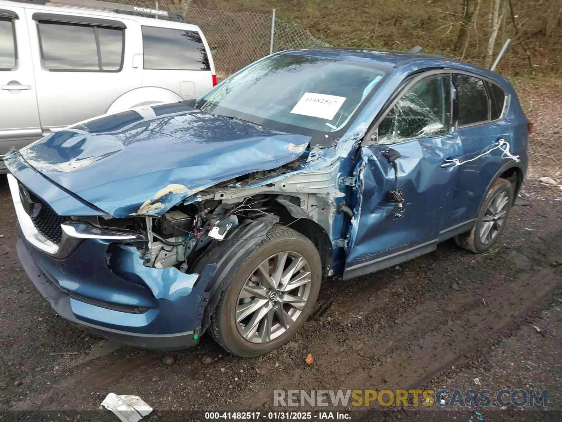 2 fotografías del automóvil dañado JM3KFADM4L0827733 MAZDA CX-5 2020
