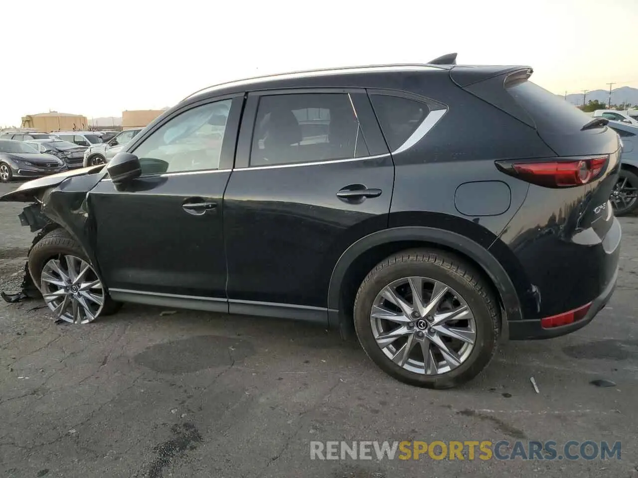 2 fotografías del automóvil dañado JM3KFADM7L0847426 MAZDA CX-5 2020