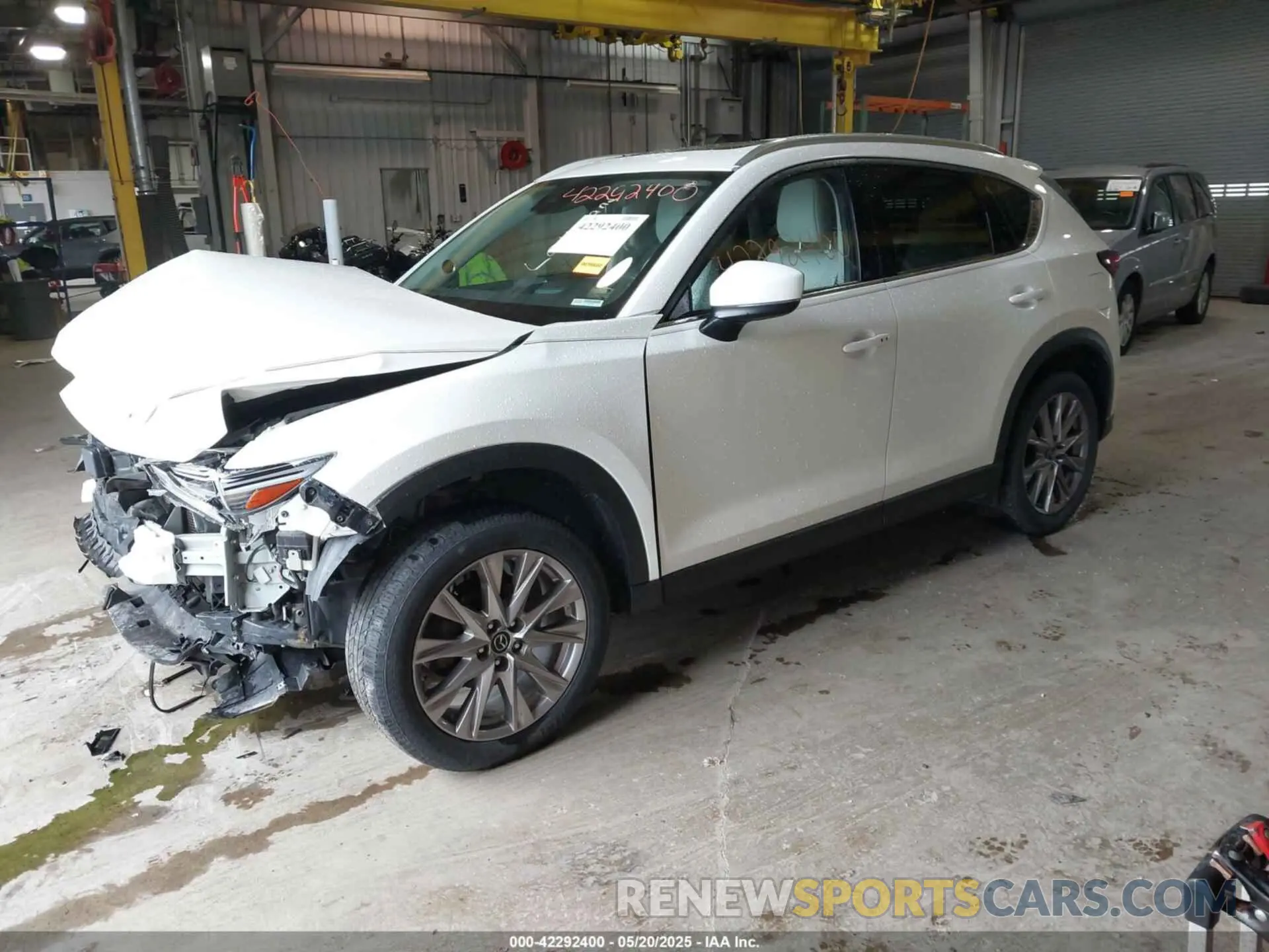 2 fotografías del automóvil dañado JM3KFADMXL0742038 MAZDA CX-5 2020