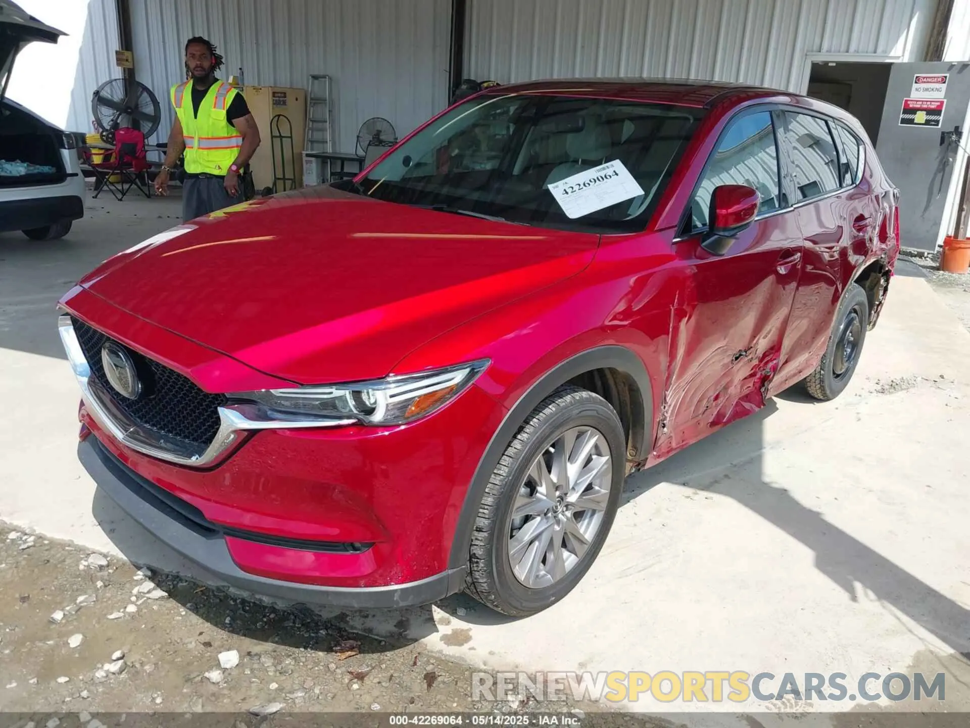 2 fotografías del automóvil dañado JM3KFADMXL0827557 MAZDA CX-5 2020