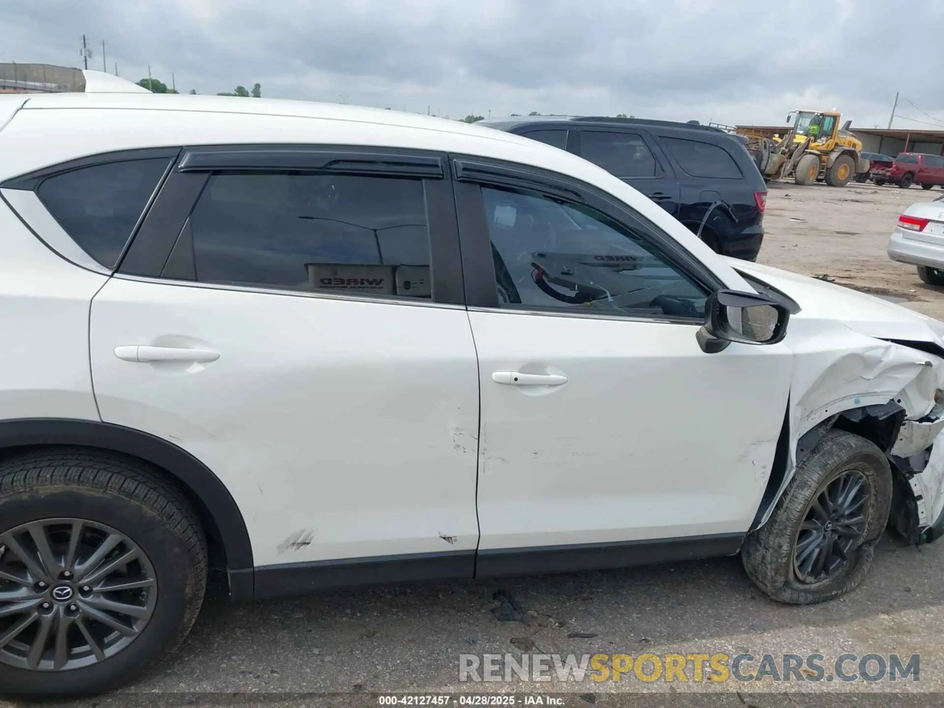 13 fotografías del automóvil dañado JM3KFBCM2L0786784 MAZDA CX-5 2020