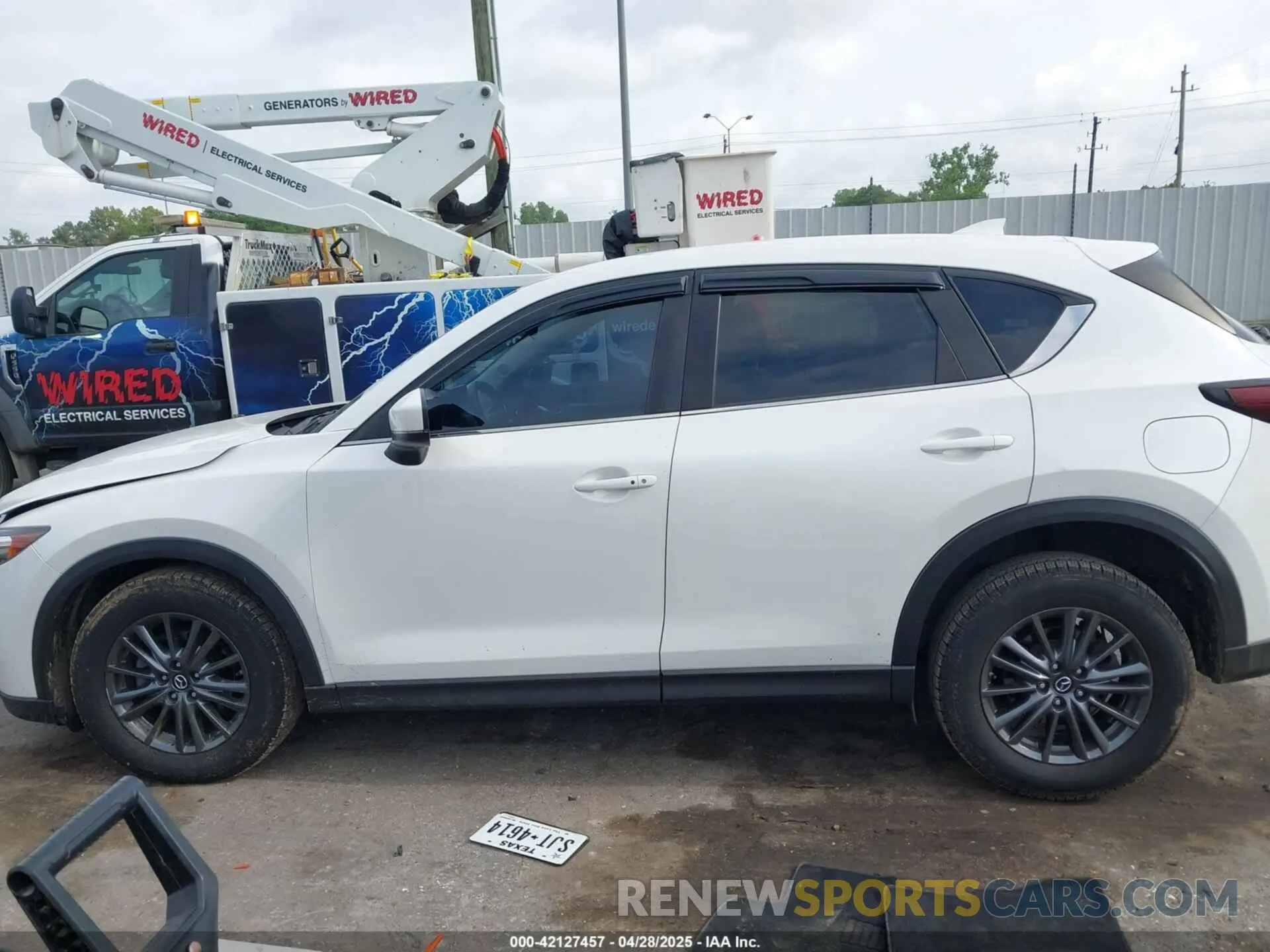 14 fotografías del automóvil dañado JM3KFBCM2L0786784 MAZDA CX-5 2020