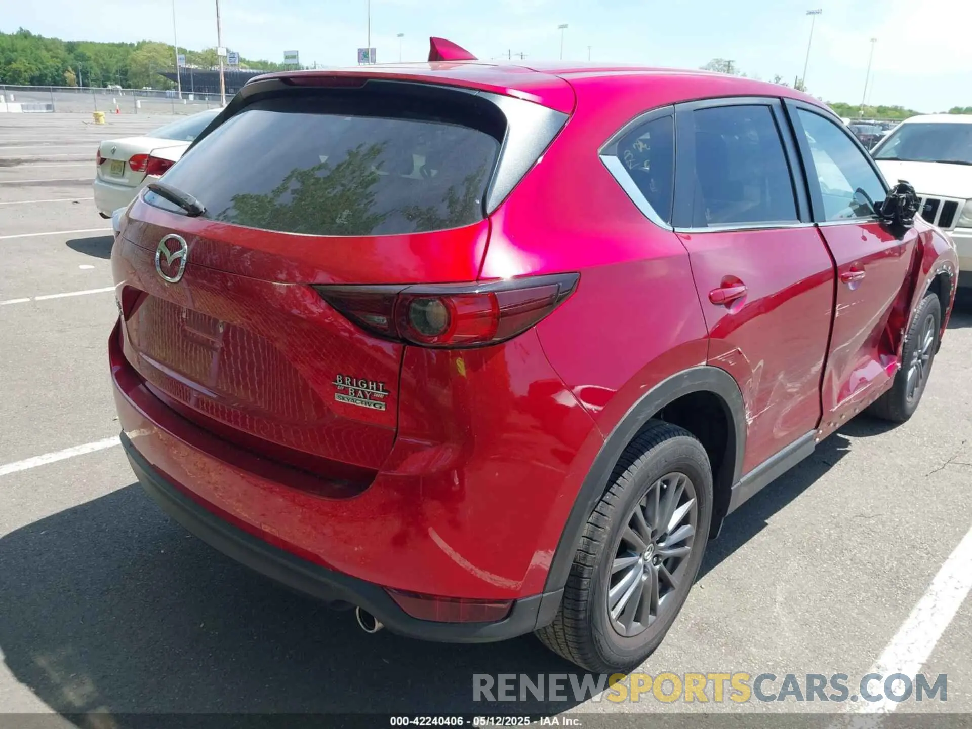 16 fotografías del automóvil dañado JM3KFBCM4L0825150 MAZDA CX-5 2020