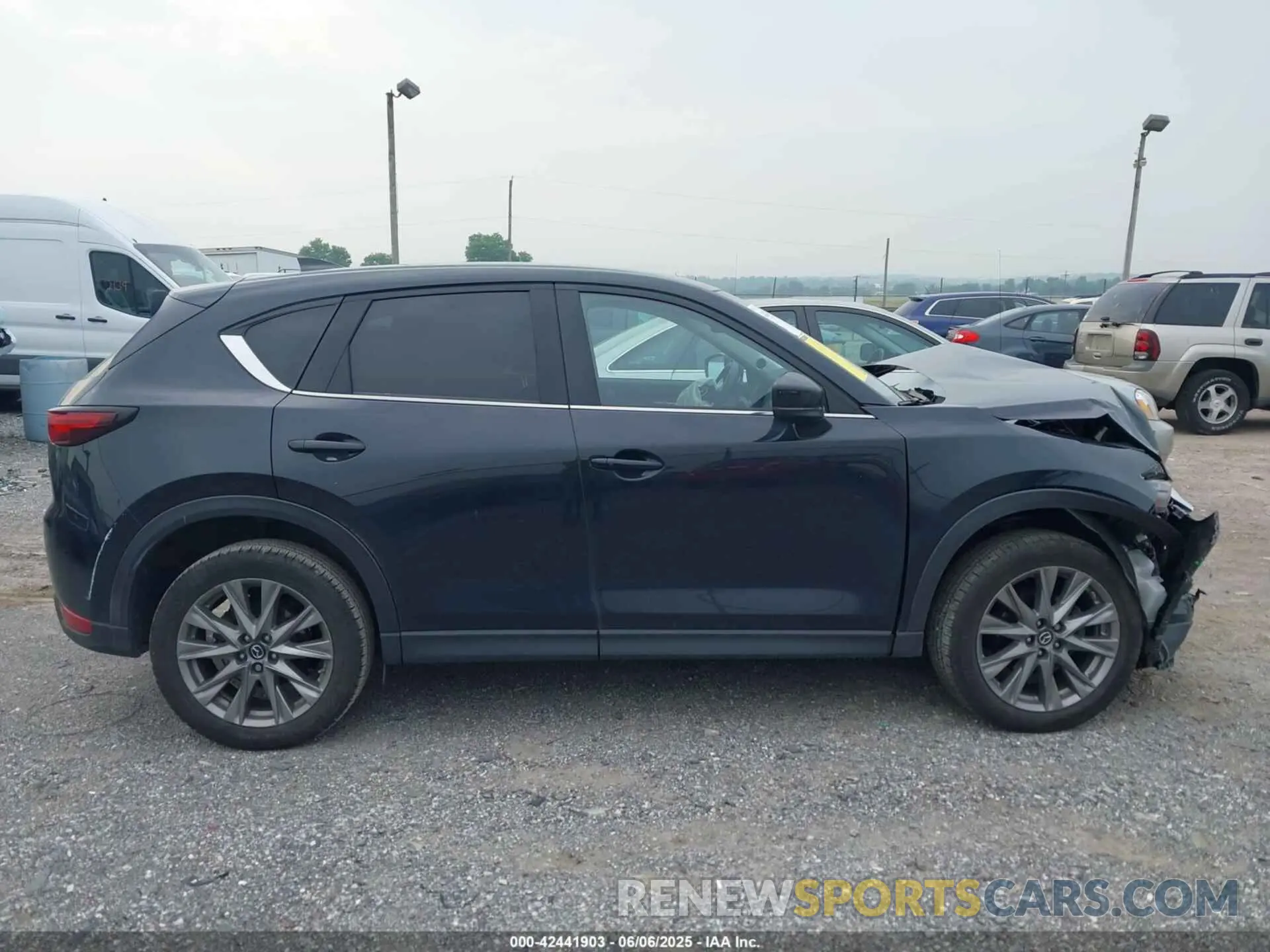 13 fotografías del automóvil dañado JM3KFBDM0L0819635 MAZDA CX-5 2020