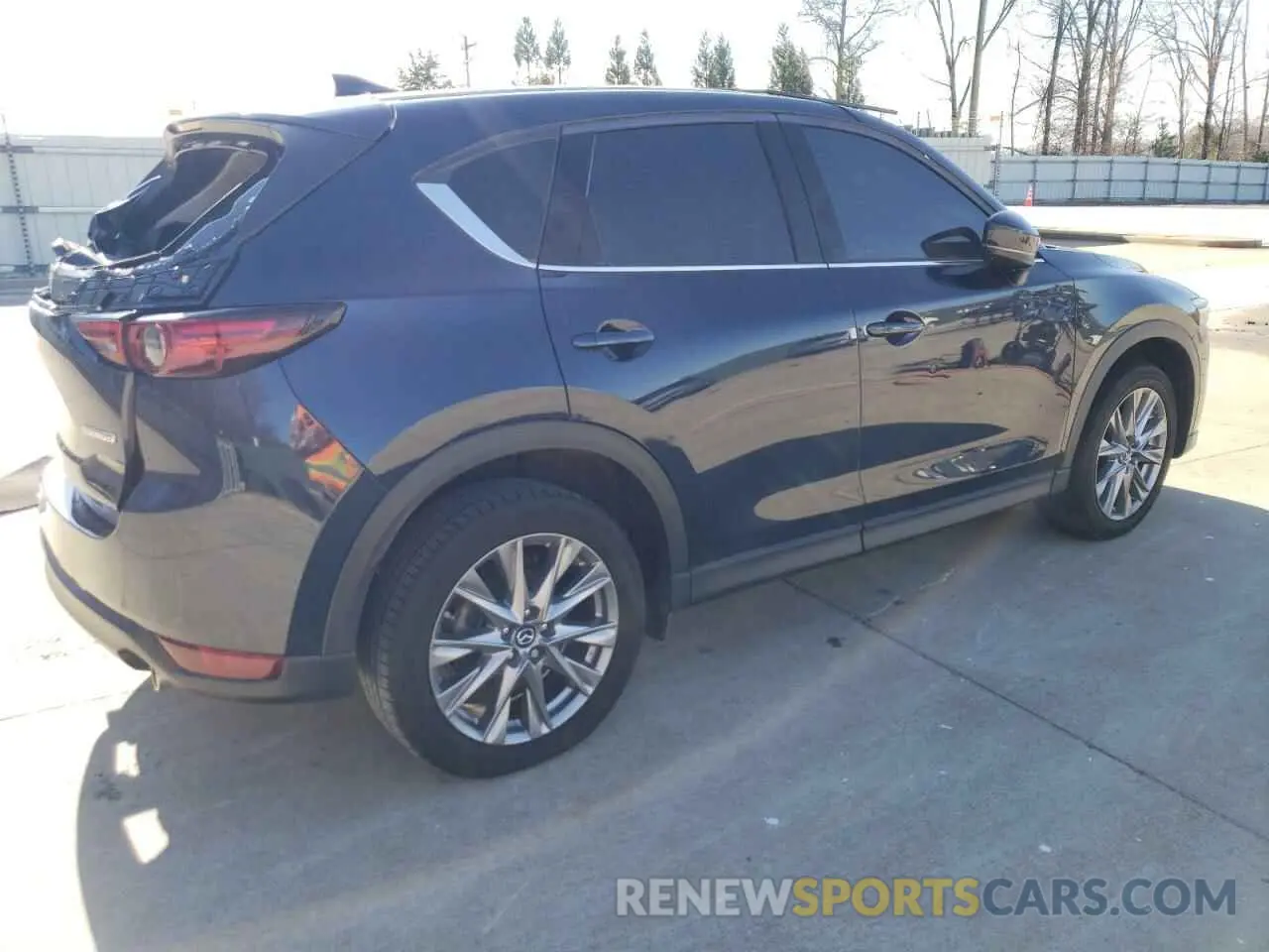 3 fotografías del automóvil dañado JM3KFBDM4L0778572 MAZDA CX-5 2020