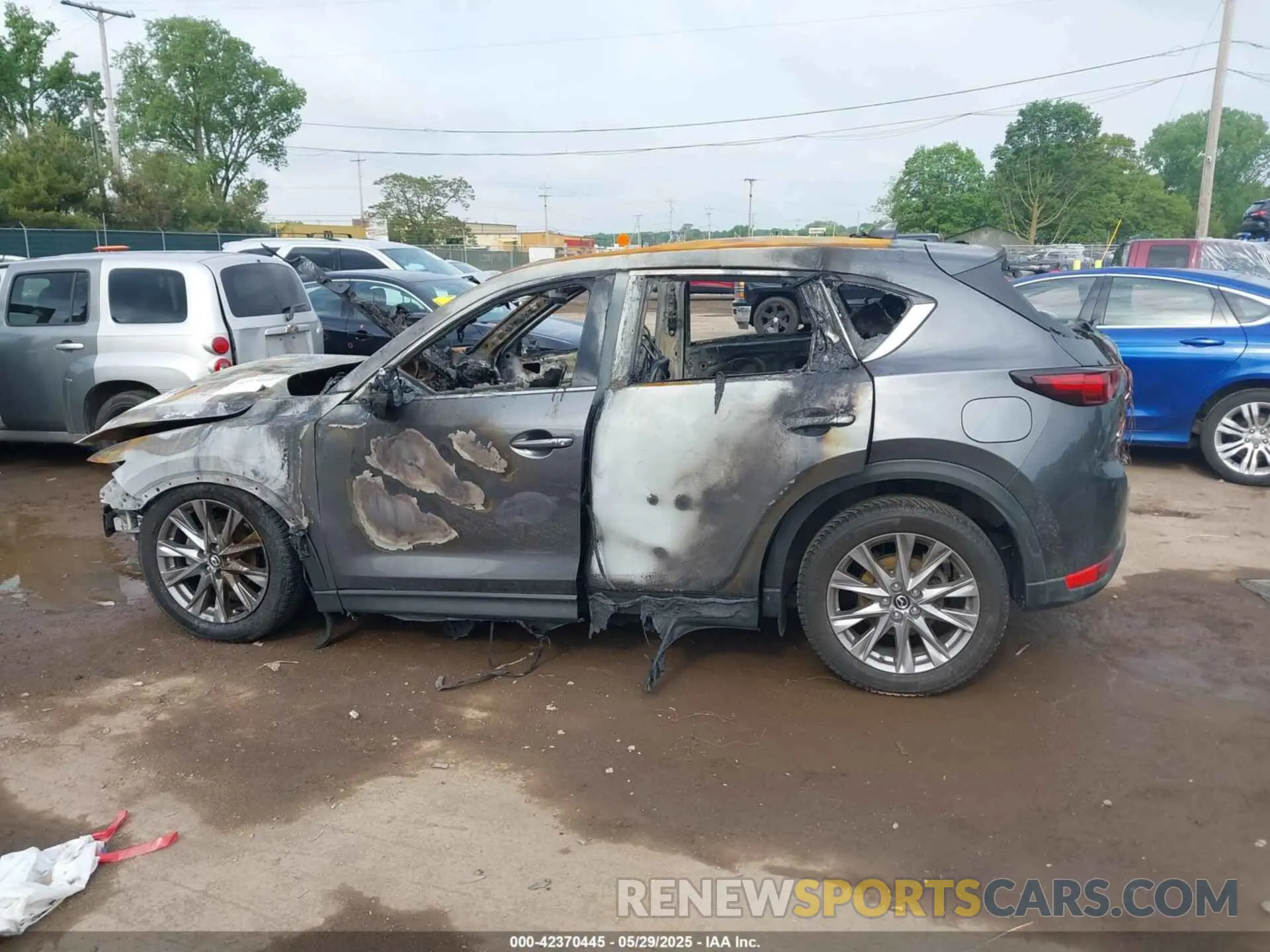14 fotografías del automóvil dañado JM3KFBDM6L1855730 MAZDA CX-5 2020