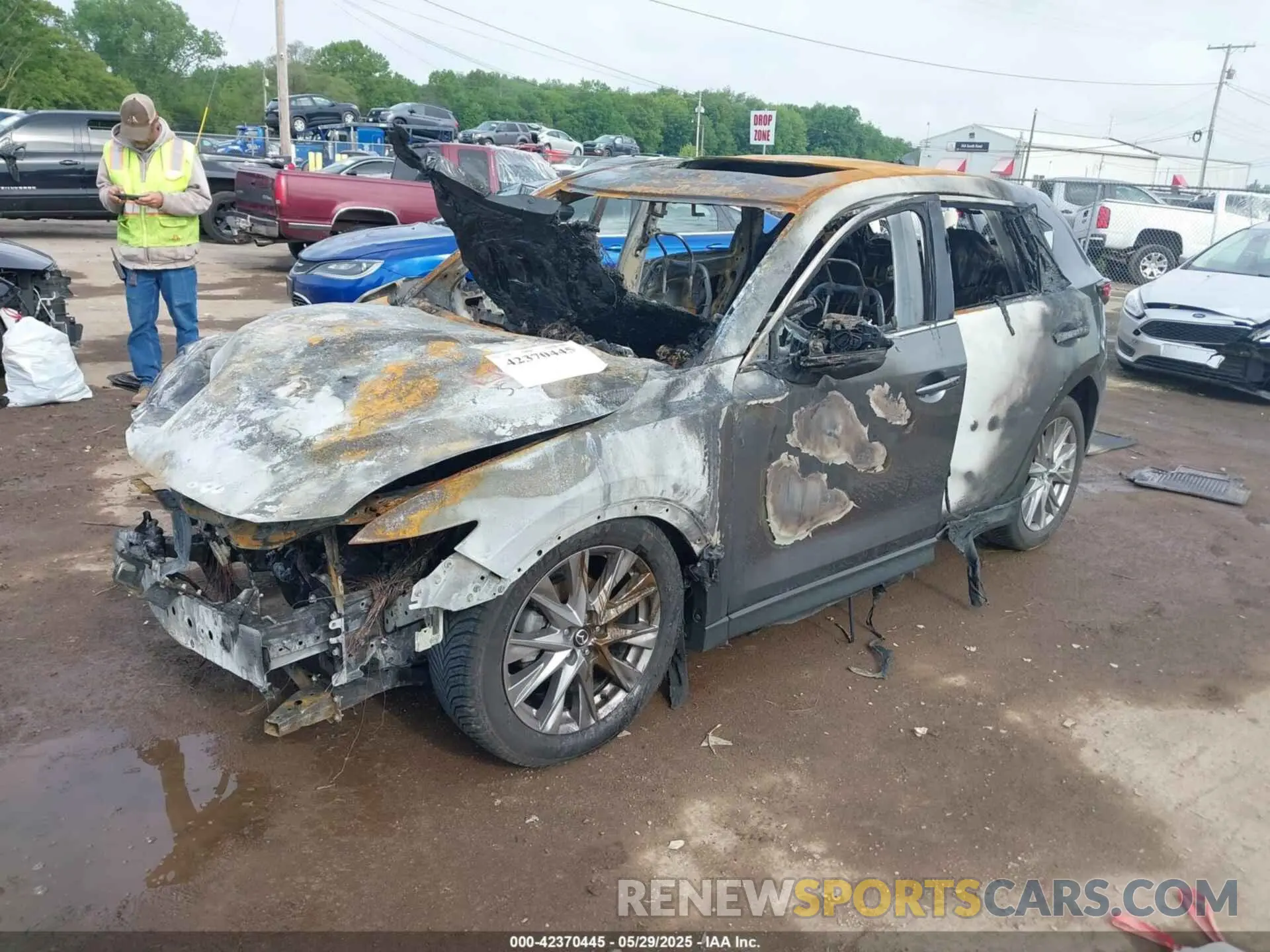 2 fotografías del automóvil dañado JM3KFBDM6L1855730 MAZDA CX-5 2020