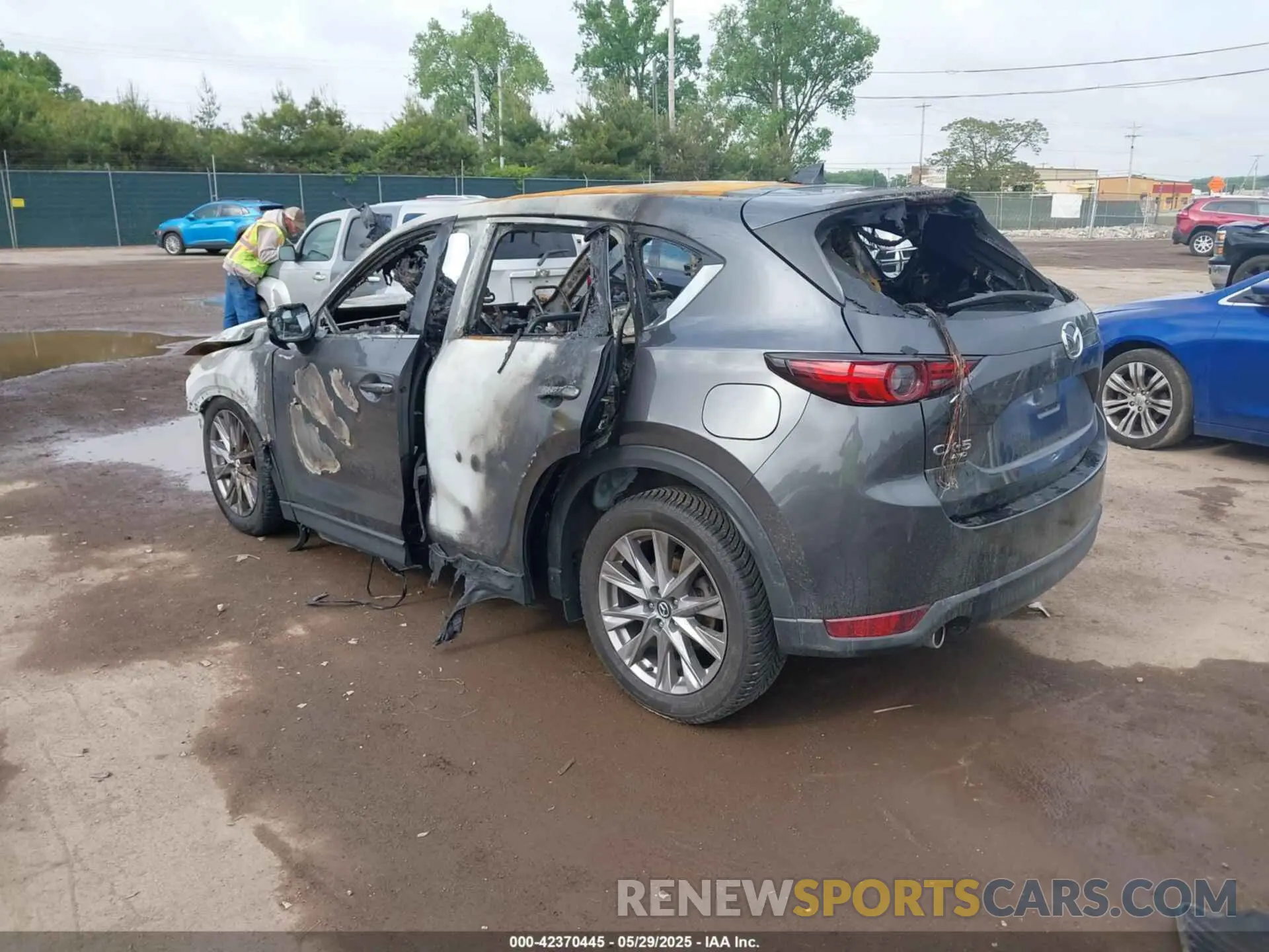 3 fotografías del automóvil dañado JM3KFBDM6L1855730 MAZDA CX-5 2020