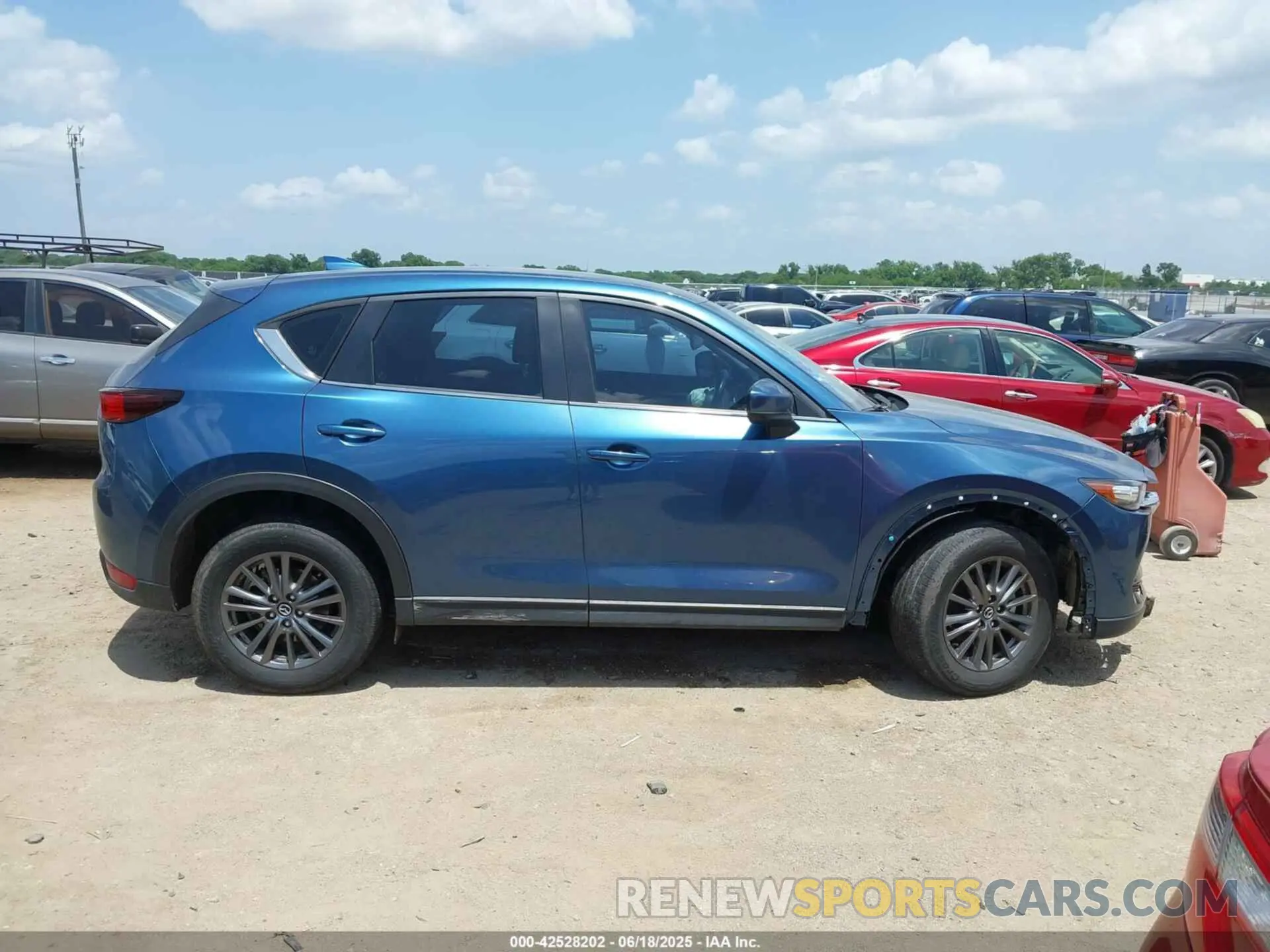 13 fotografías del automóvil dañado JM3KFABM5M1315946 MAZDA CX-5 2021