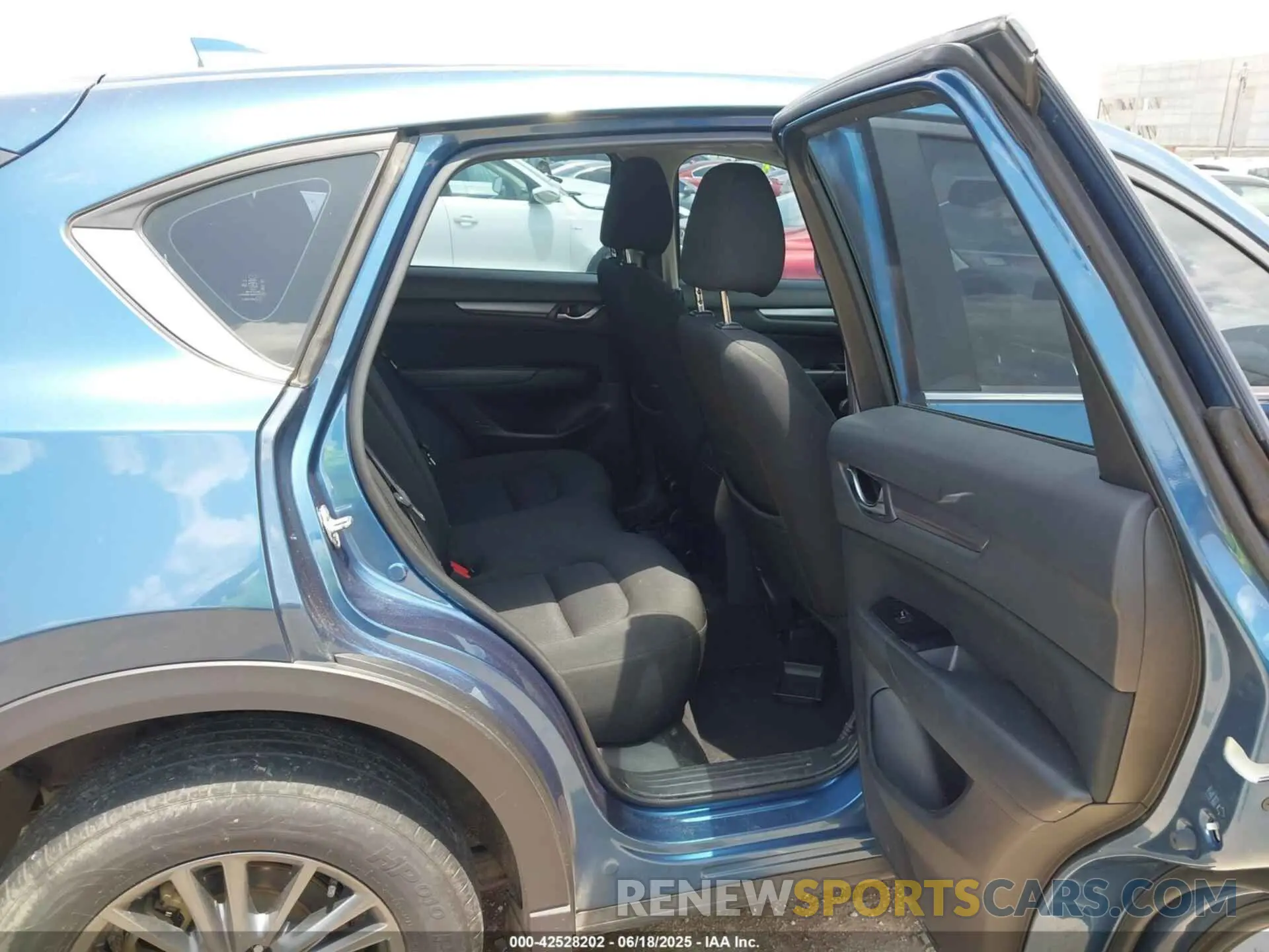 8 fotografías del automóvil dañado JM3KFABM5M1315946 MAZDA CX-5 2021