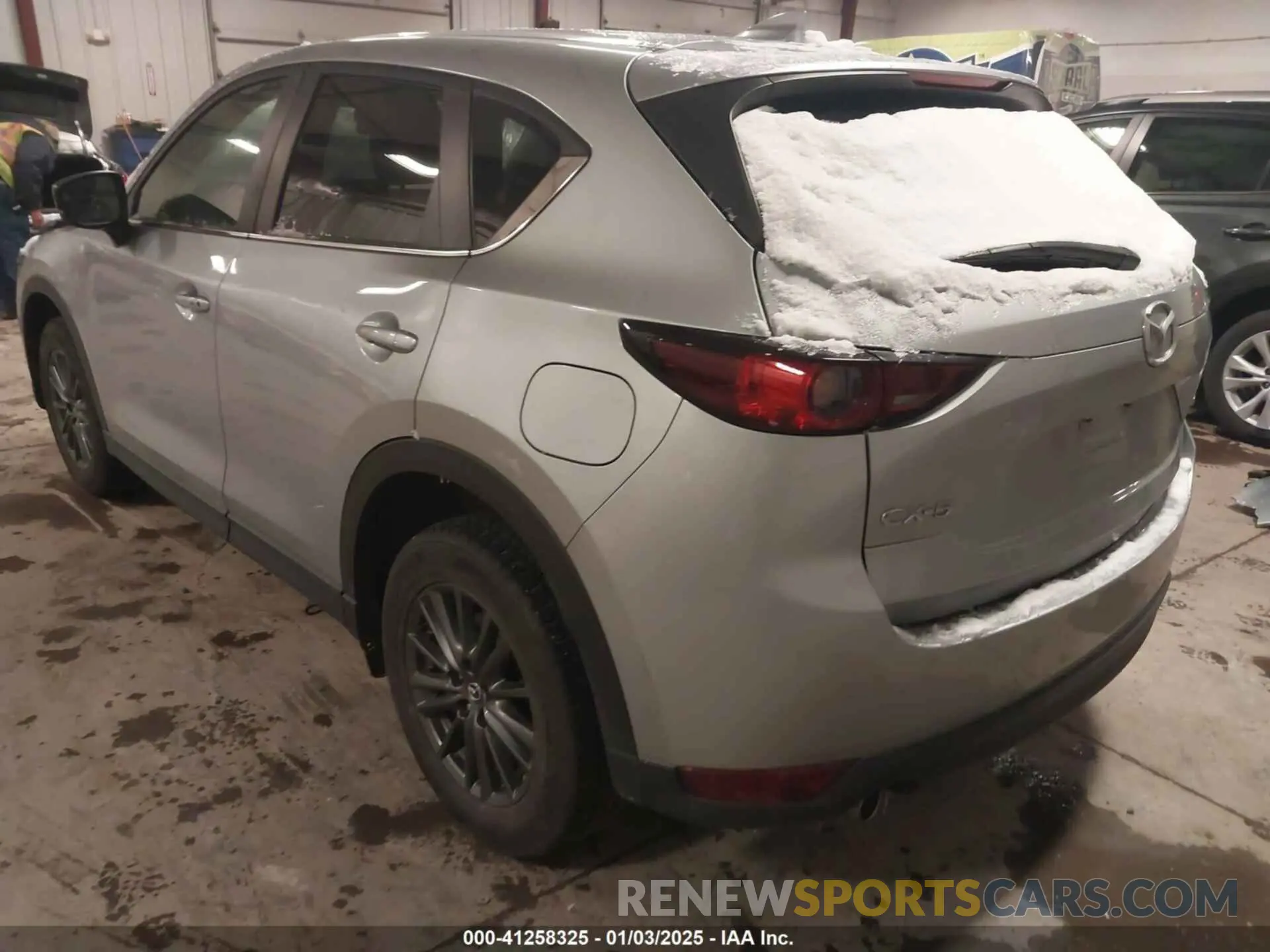 3 fotografías del automóvil dañado JM3KFACM0M0331234 MAZDA CX-5 2021