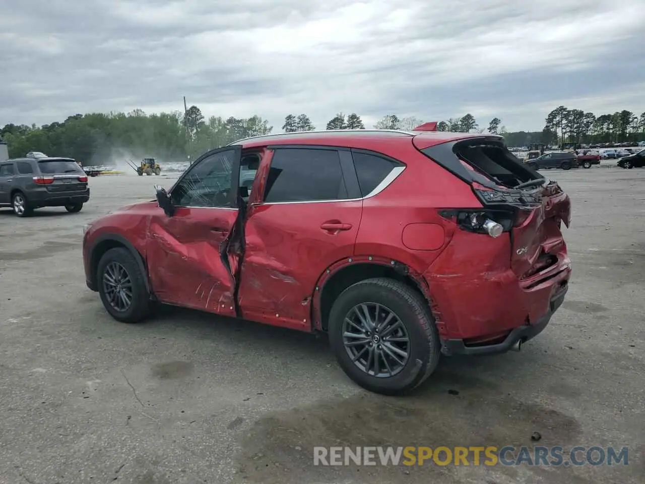 2 fotografías del automóvil dañado JM3KFACM1M0304981 MAZDA CX-5 2021