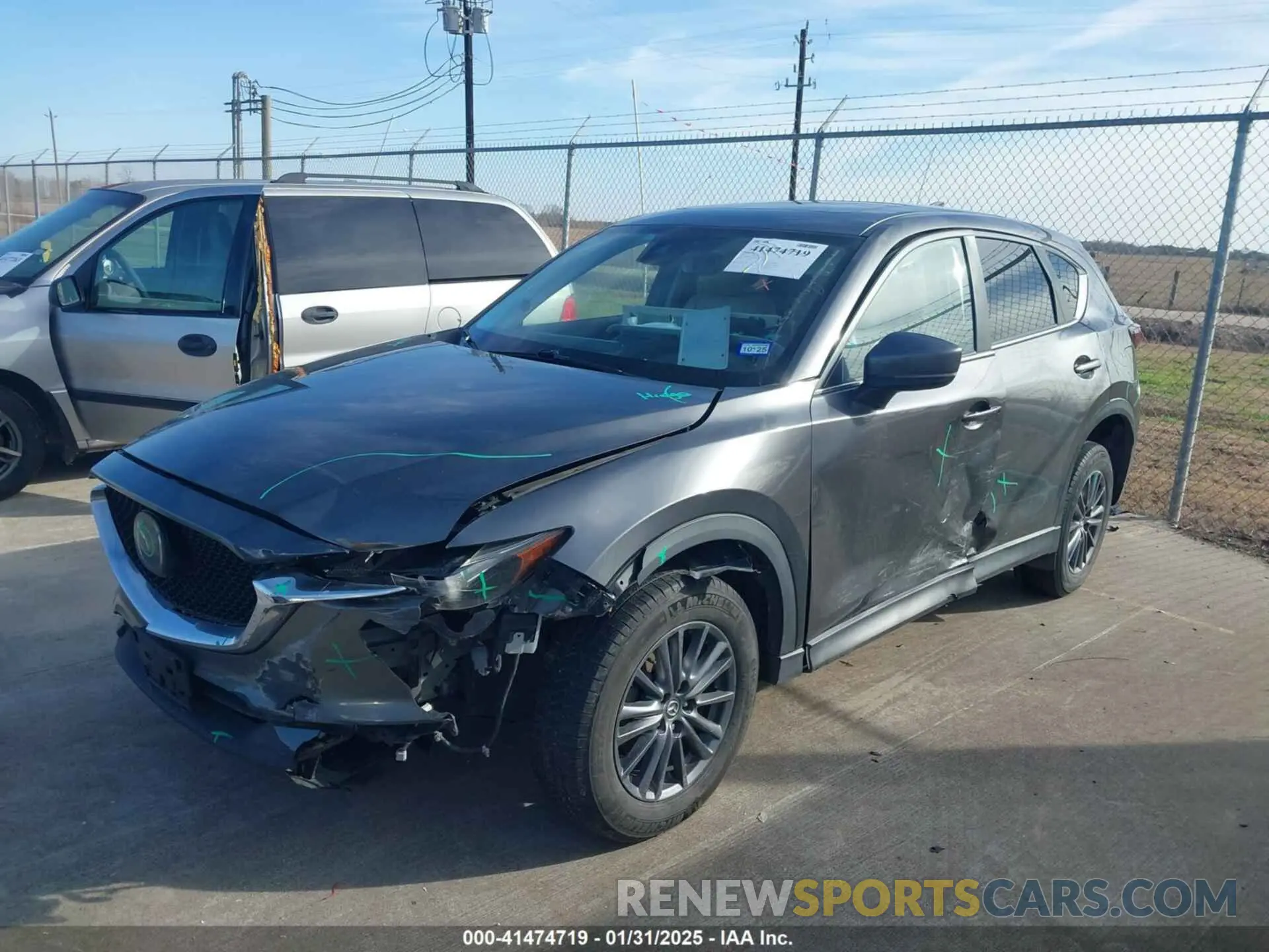 2 fotografías del automóvil dañado JM3KFACM1M0363481 MAZDA CX-5 2021
