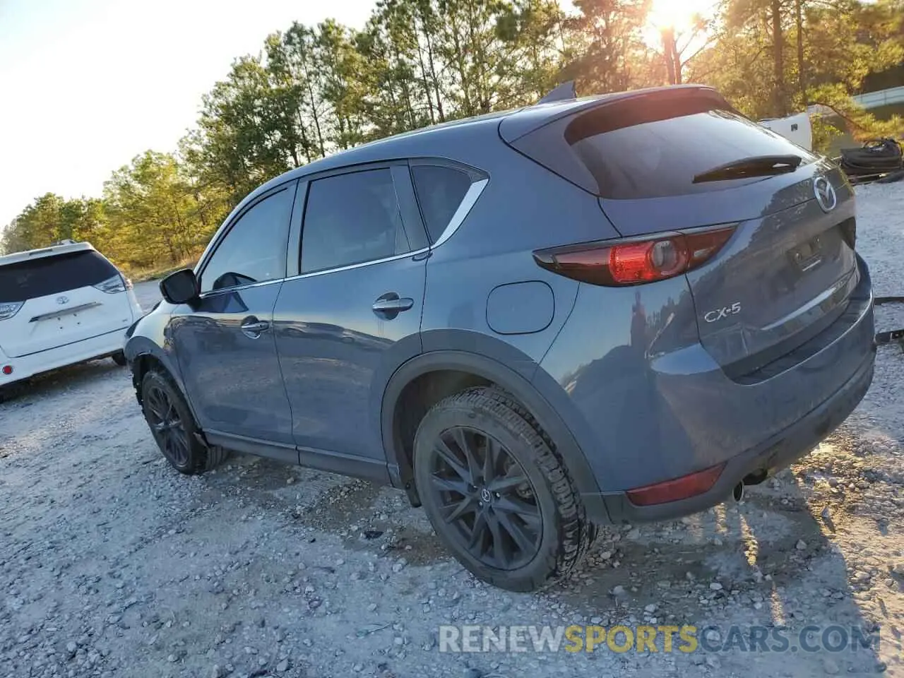 2 fotografías del automóvil dañado JM3KFACM3M0387734 MAZDA CX-5 2021