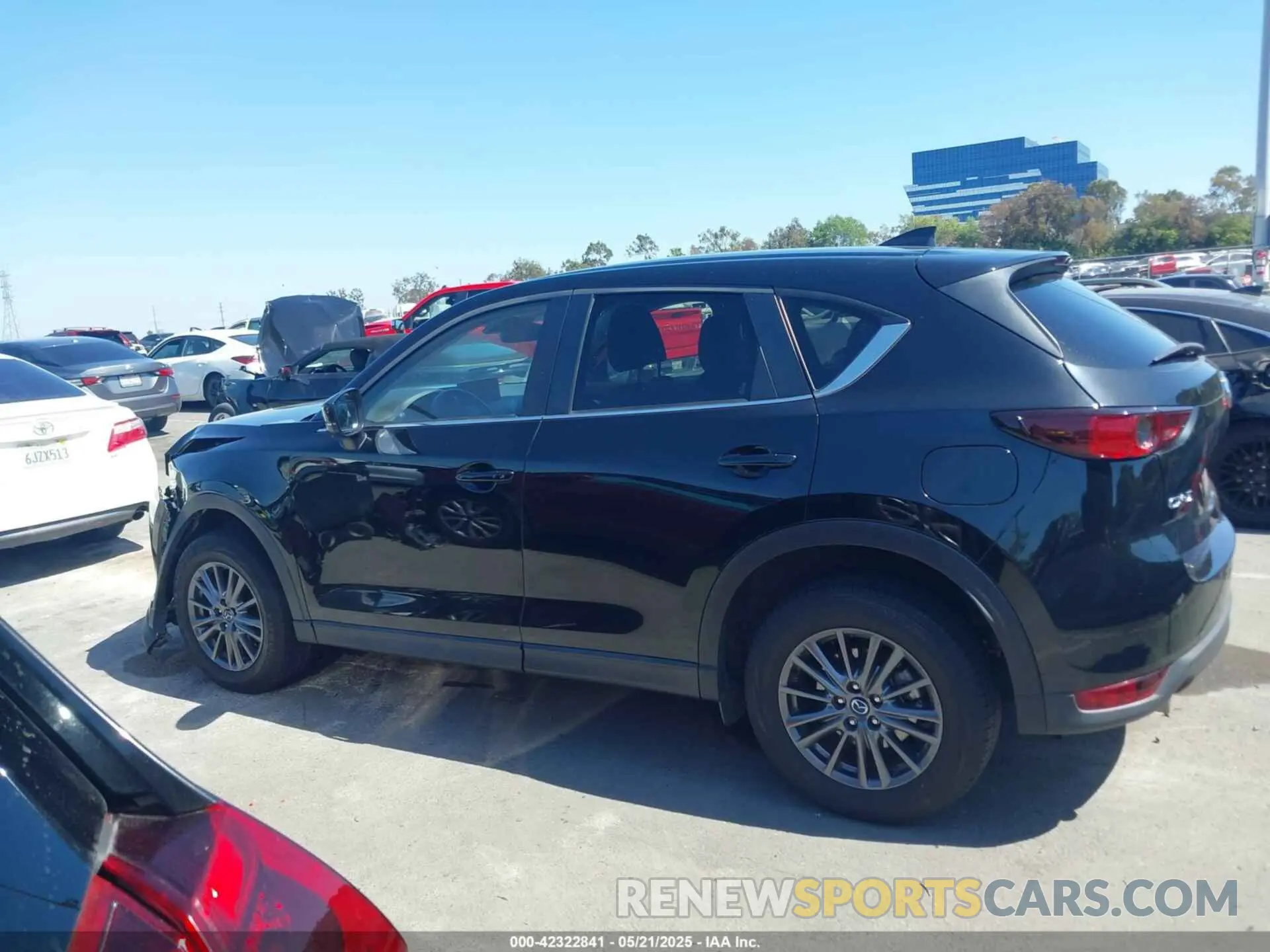 14 fotografías del automóvil dañado JM3KFACM6M0350192 MAZDA CX-5 2021