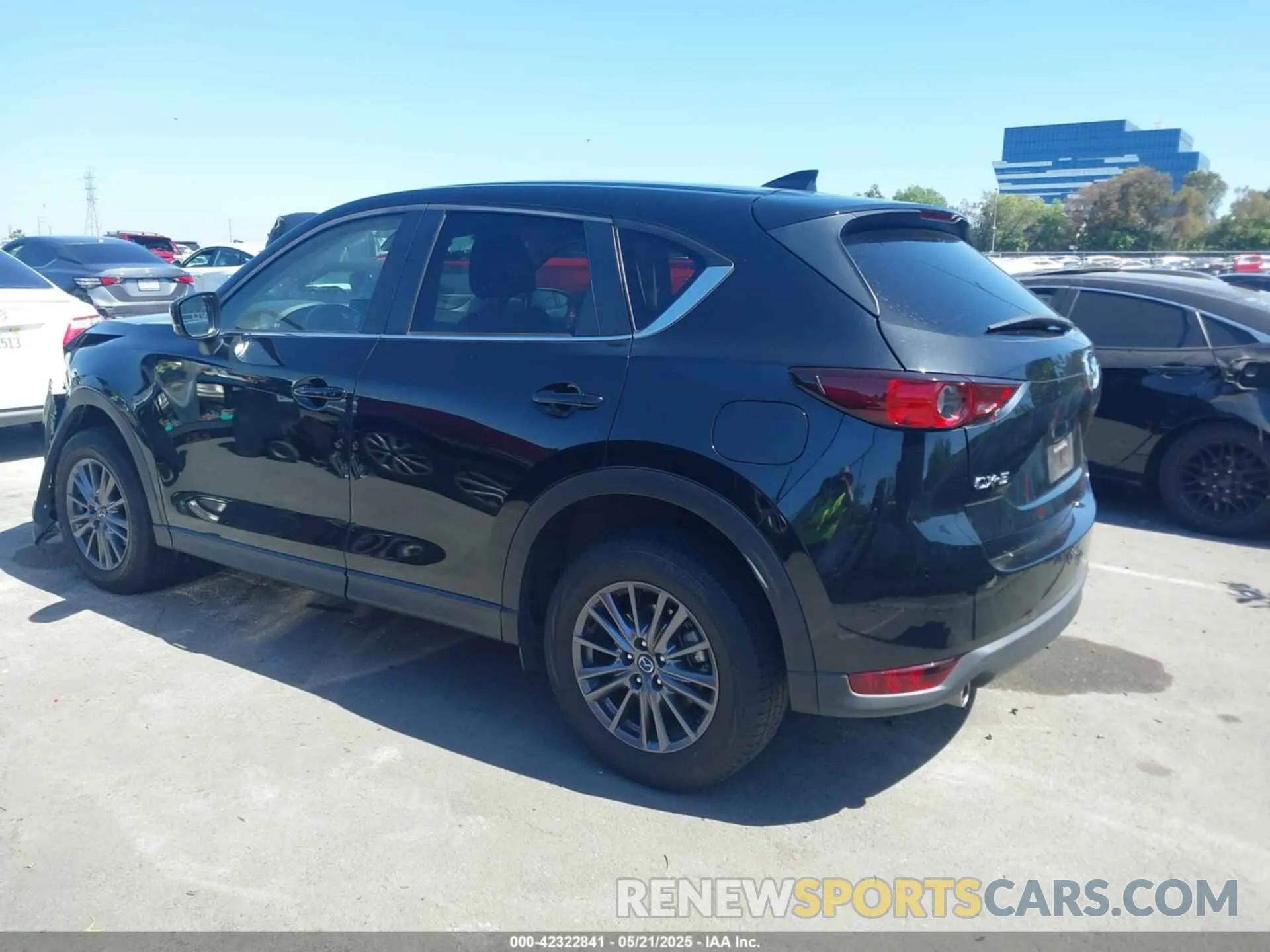 3 fotografías del automóvil dañado JM3KFACM6M0350192 MAZDA CX-5 2021