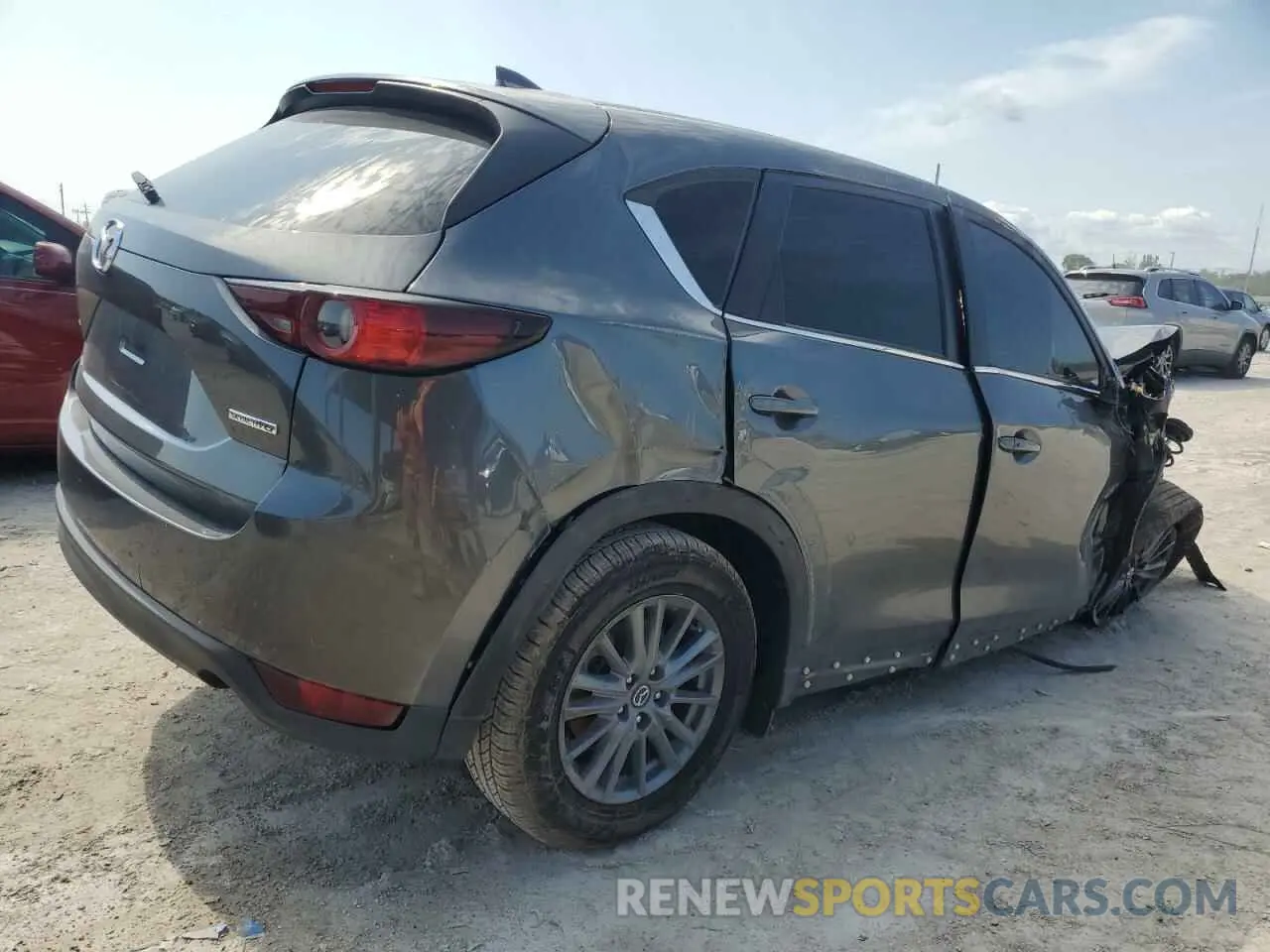 3 fotografías del automóvil dañado JM3KFACM7M0372444 MAZDA CX-5 2021