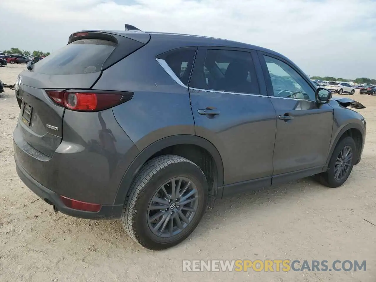 3 fotografías del automóvil dañado JM3KFACM7M1390100 MAZDA CX-5 2021