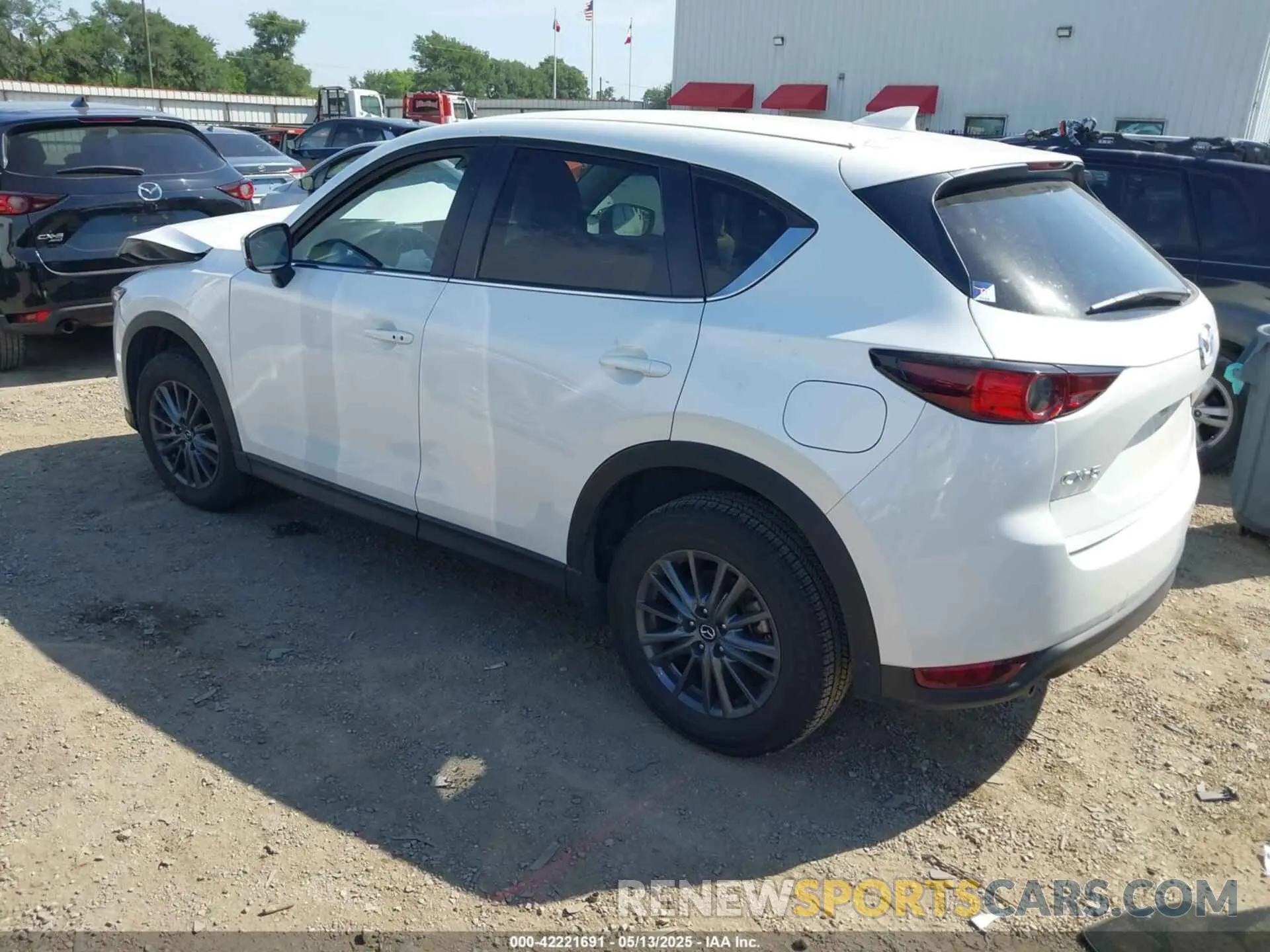 3 fotografías del automóvil dañado JM3KFACM8M0461875 MAZDA CX-5 2021
