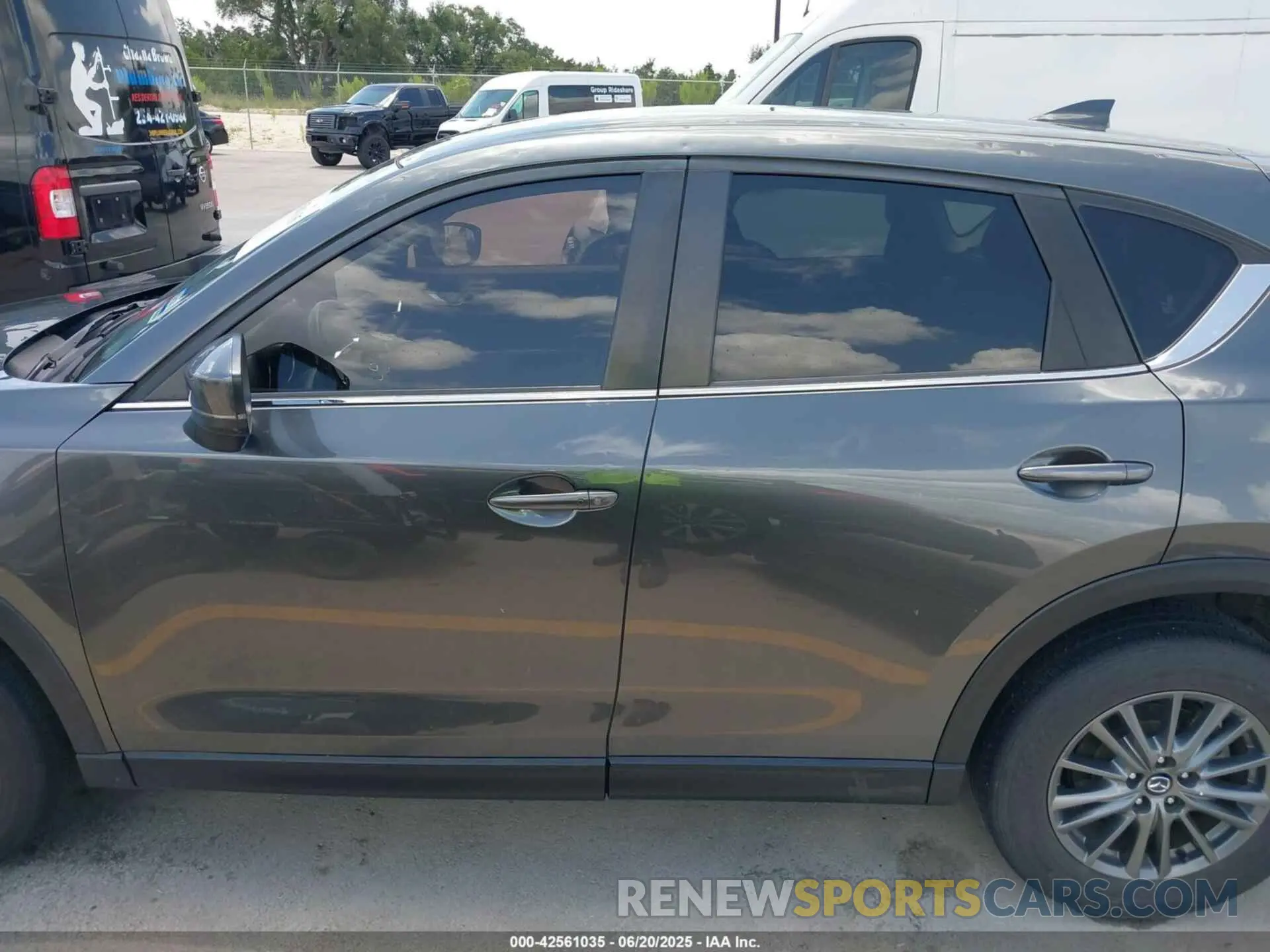 14 fotografías del automóvil dañado JM3KFACMXM0332701 MAZDA CX-5 2021