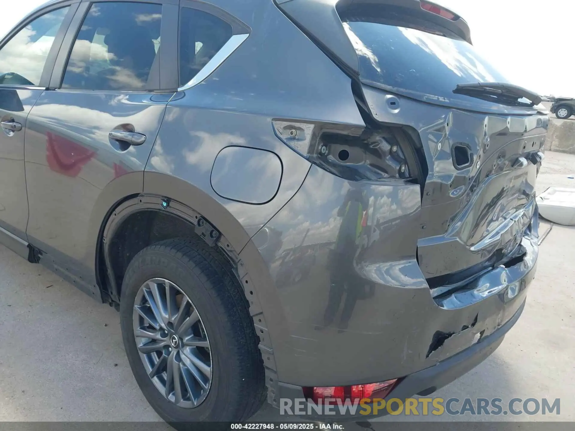 19 fotografías del automóvil dañado JM3KFACMXM1374733 MAZDA CX-5 2021