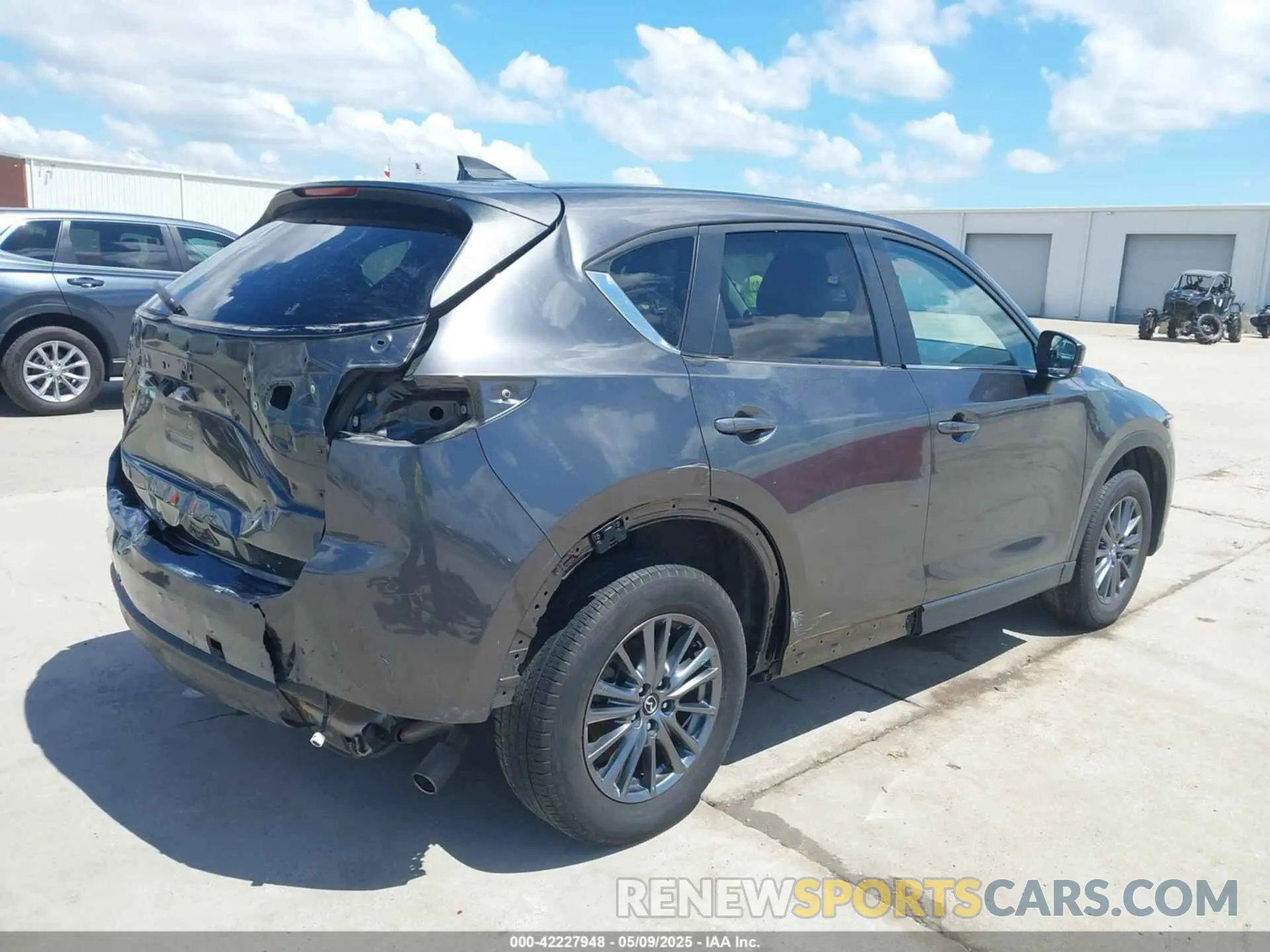 4 fotografías del automóvil dañado JM3KFACMXM1374733 MAZDA CX-5 2021