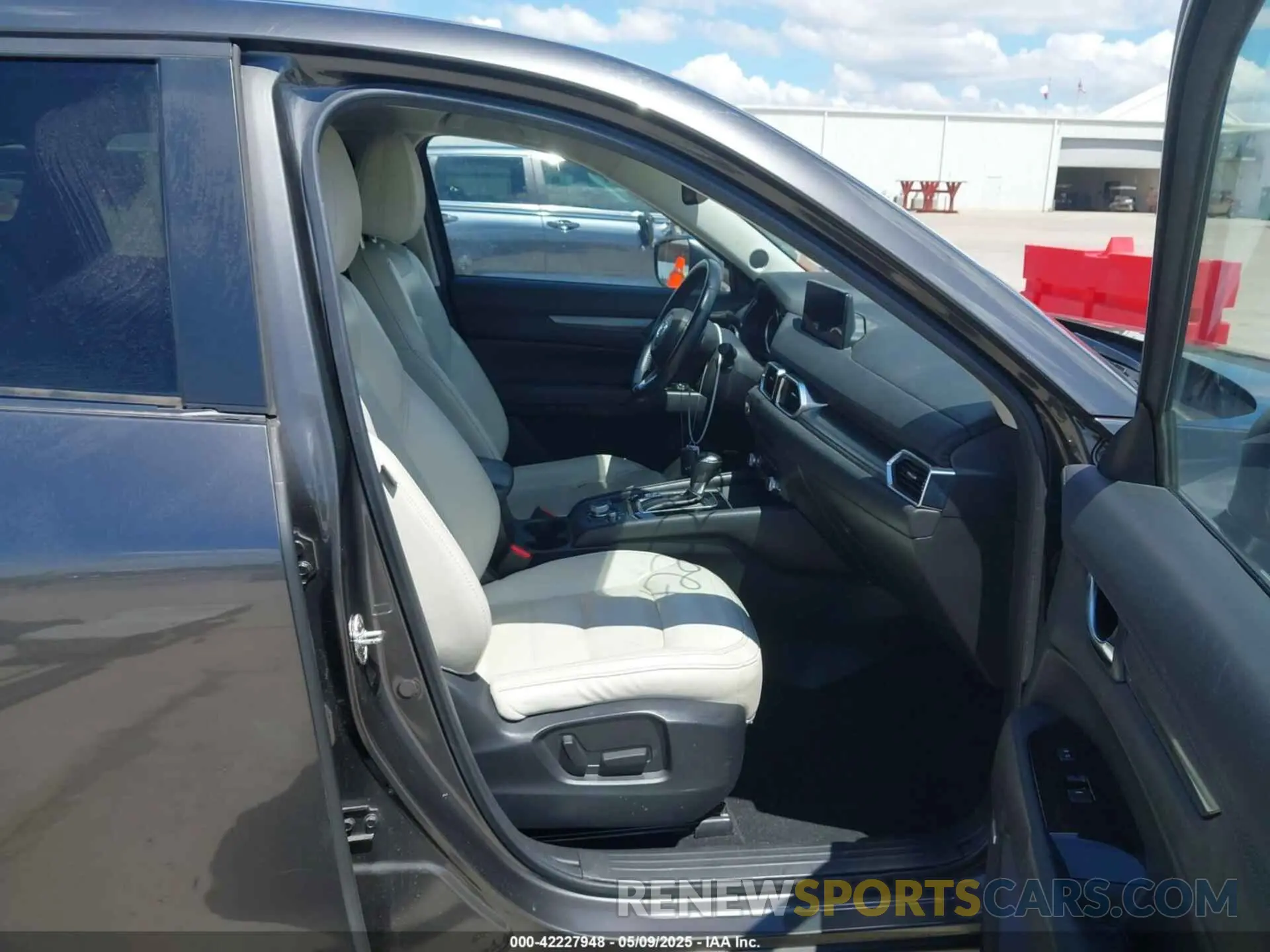 5 fotografías del automóvil dañado JM3KFACMXM1374733 MAZDA CX-5 2021