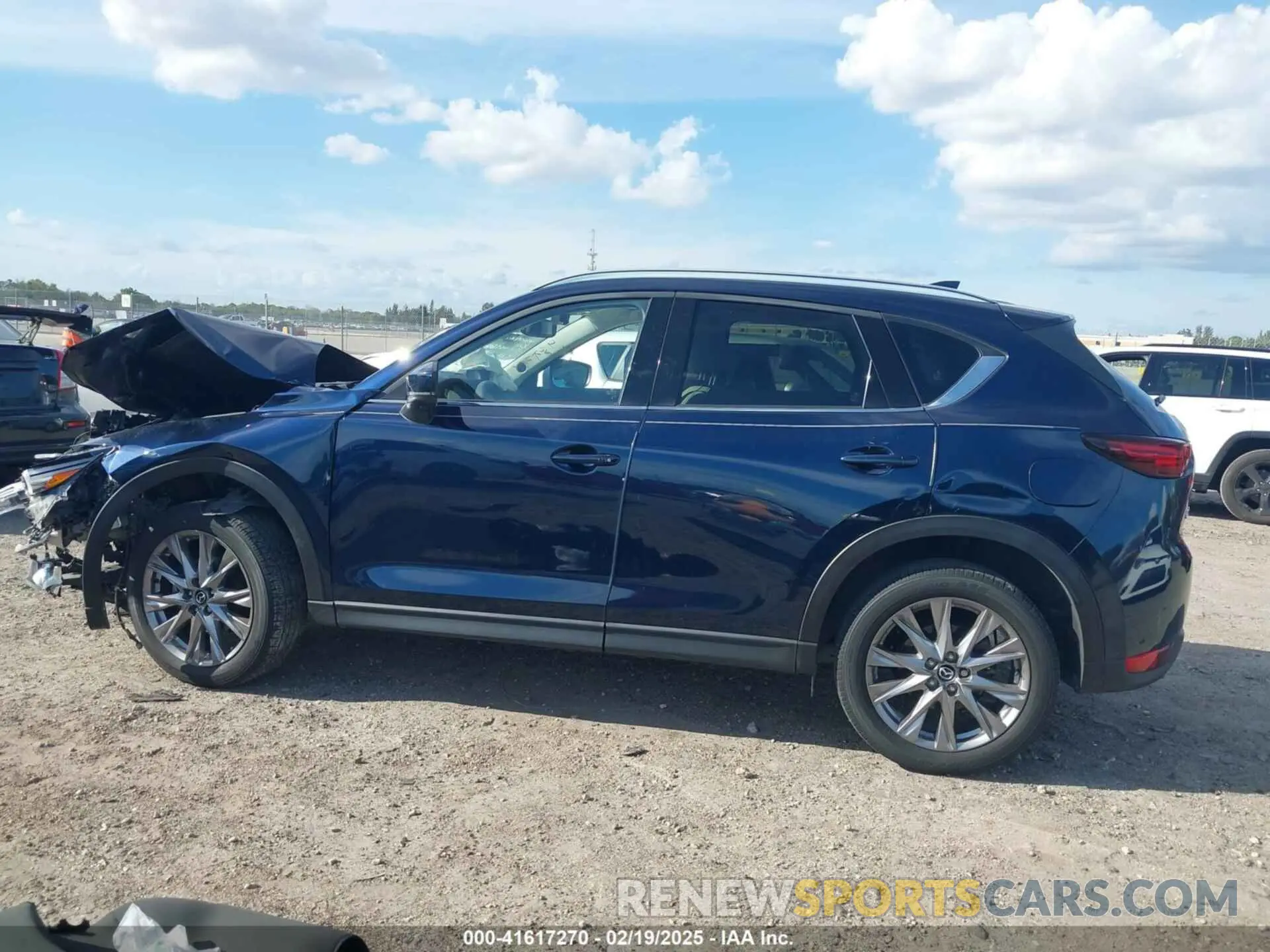 15 fotografías del automóvil dañado JM3KFADM0M0469886 MAZDA CX-5 2021