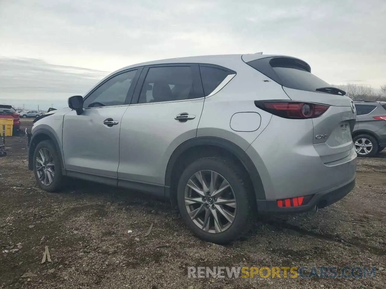 2 fotografías del automóvil dañado JM3KFADM0M1317942 MAZDA CX-5 2021