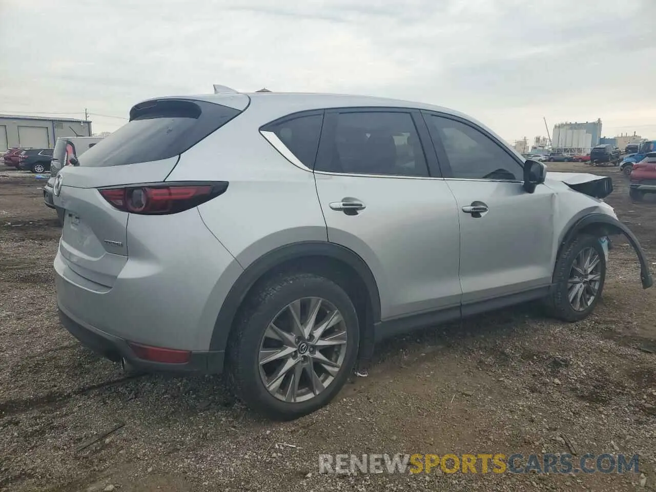 3 fotografías del automóvil dañado JM3KFADM0M1317942 MAZDA CX-5 2021