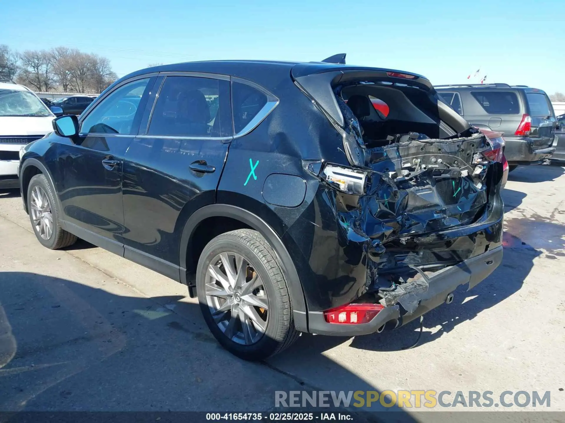 3 fotografías del automóvil dañado JM3KFADM1M0406098 MAZDA CX-5 2021