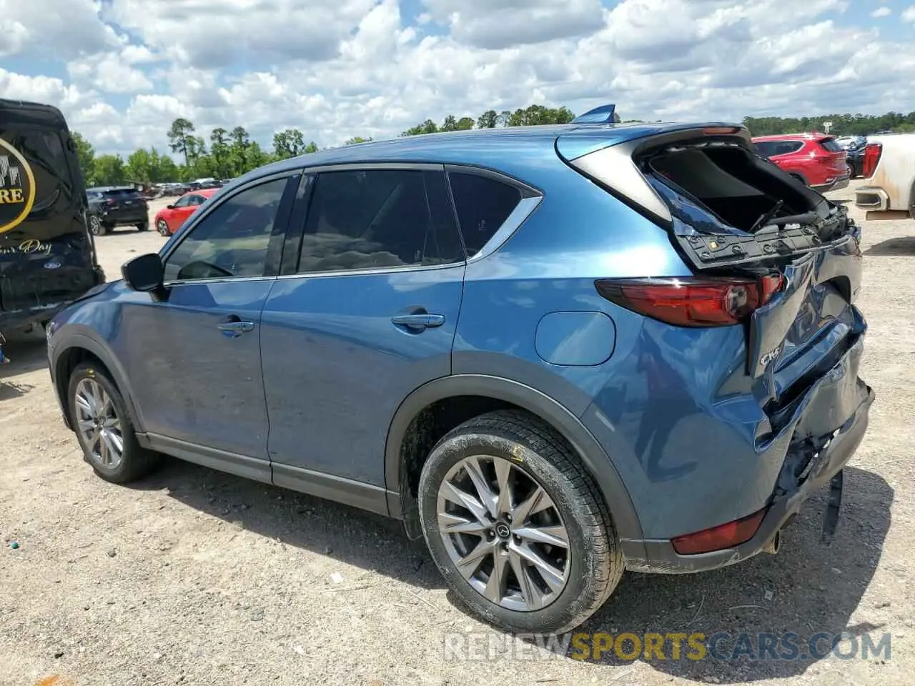 2 fotografías del automóvil dañado JM3KFADM1M1324883 MAZDA CX-5 2021