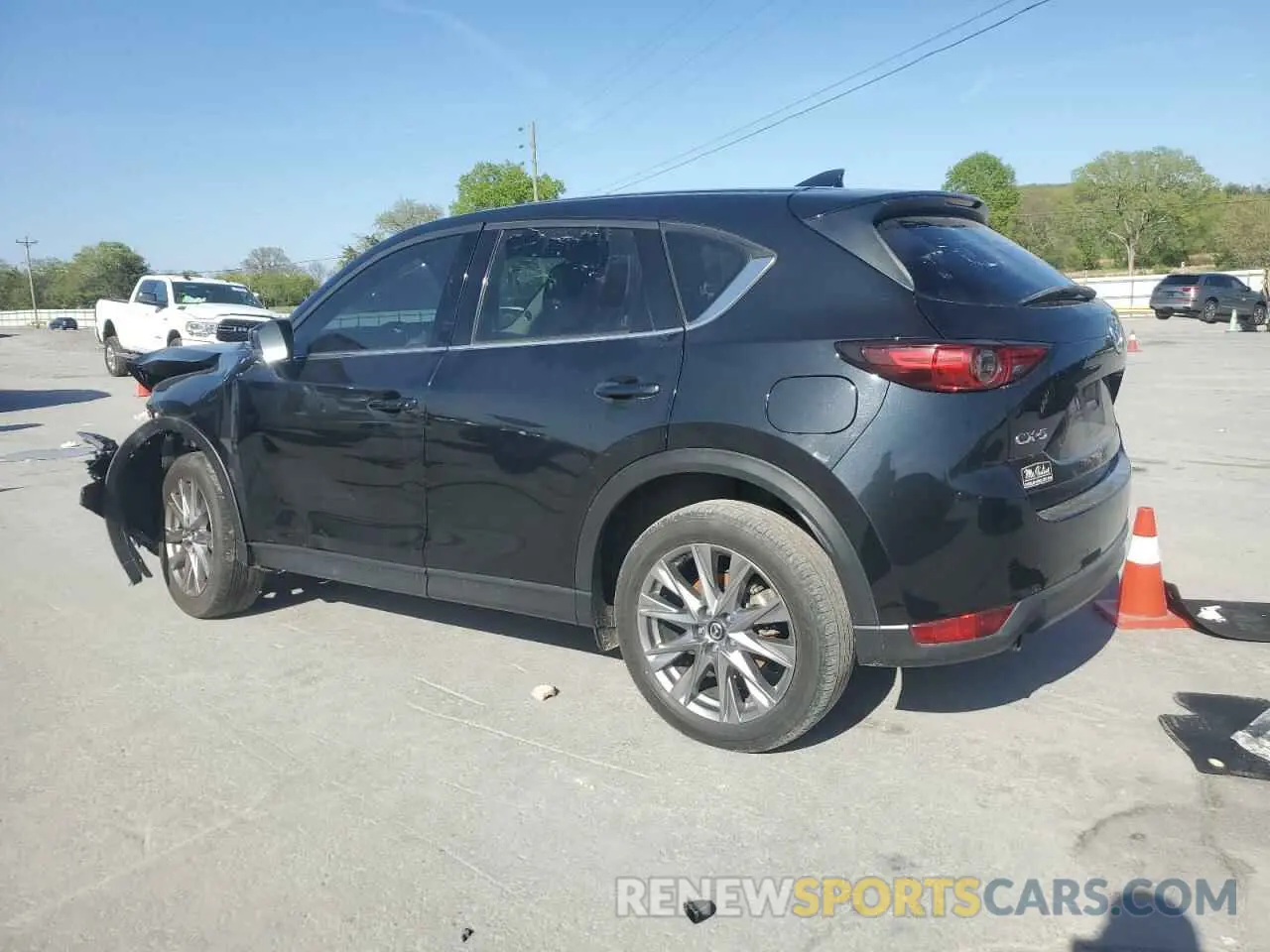 2 fotografías del automóvil dañado JM3KFADM2M0390669 MAZDA CX-5 2021