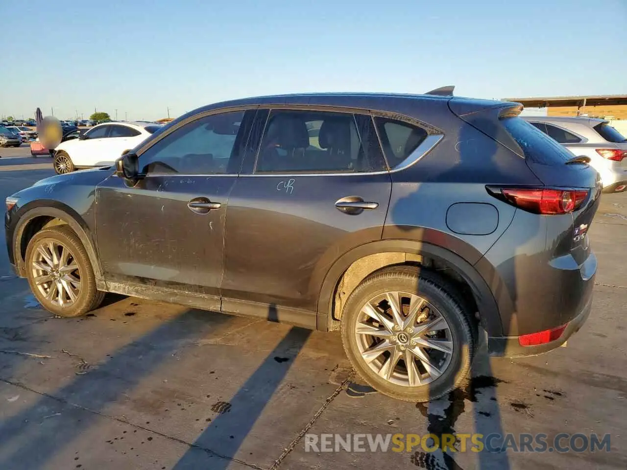 2 fotografías del automóvil dañado JM3KFADM2M0487743 MAZDA CX-5 2021