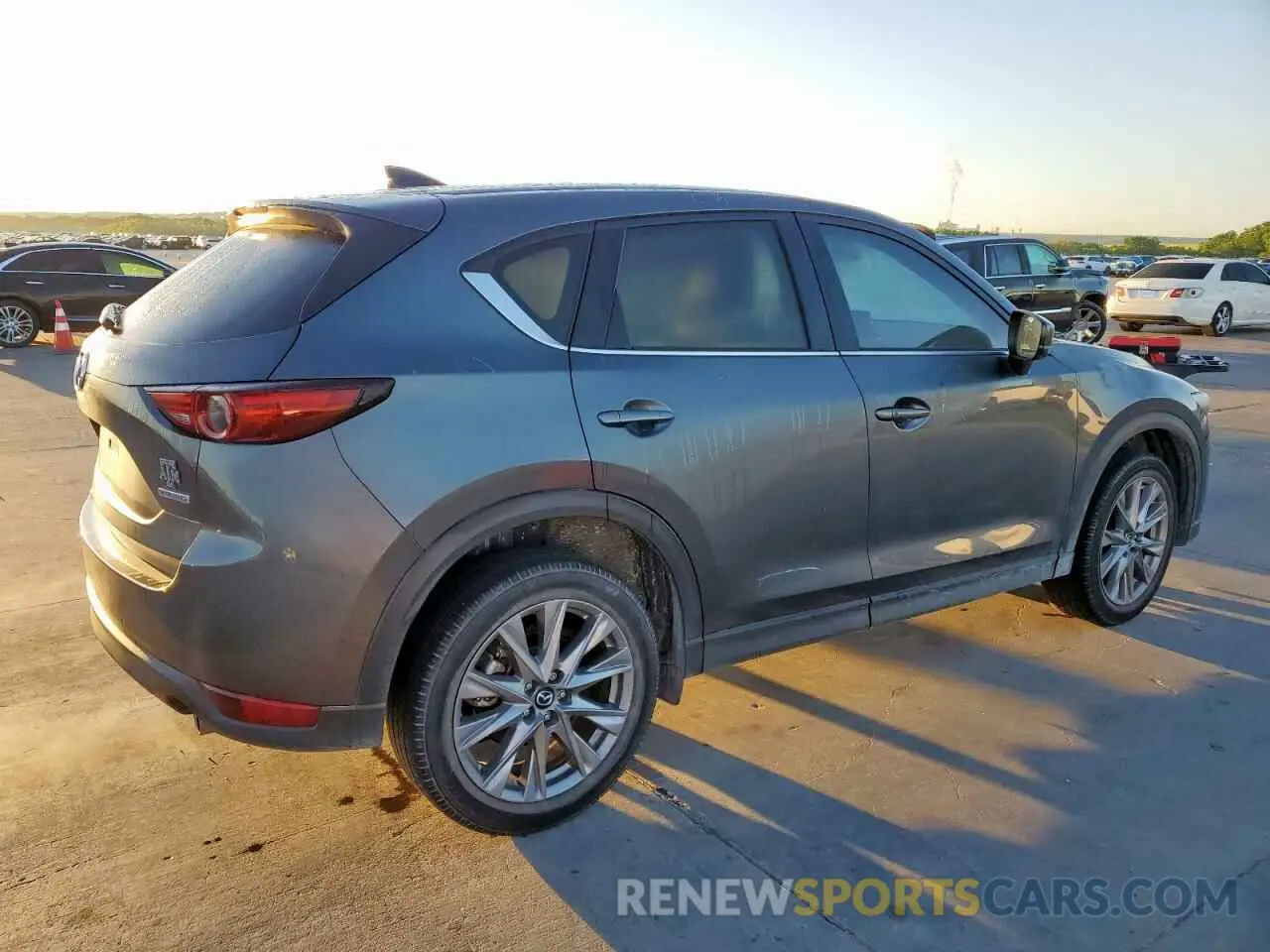 3 fotografías del automóvil dañado JM3KFADM2M0487743 MAZDA CX-5 2021