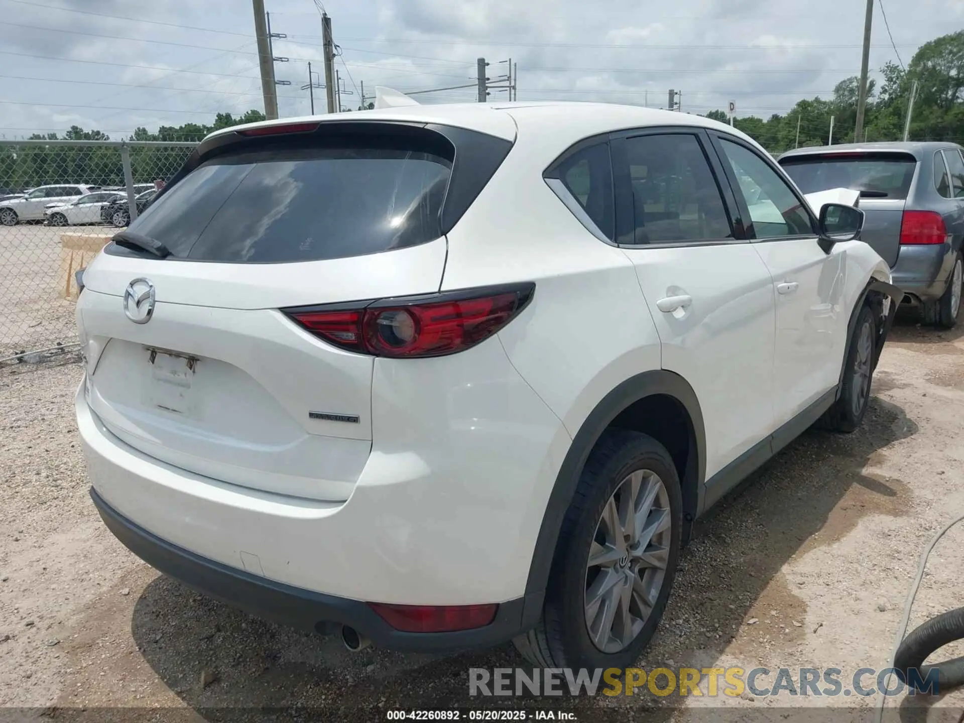 4 fotografías del automóvil dañado JM3KFADM2M1329879 MAZDA CX-5 2021
