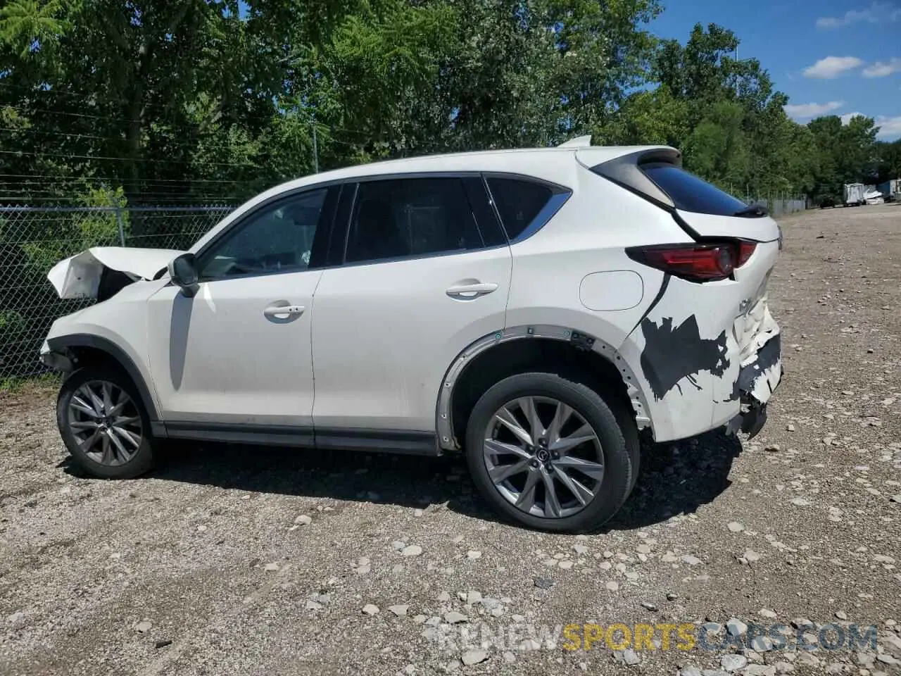 2 fotografías del automóvil dañado JM3KFADM3M1329809 MAZDA CX-5 2021