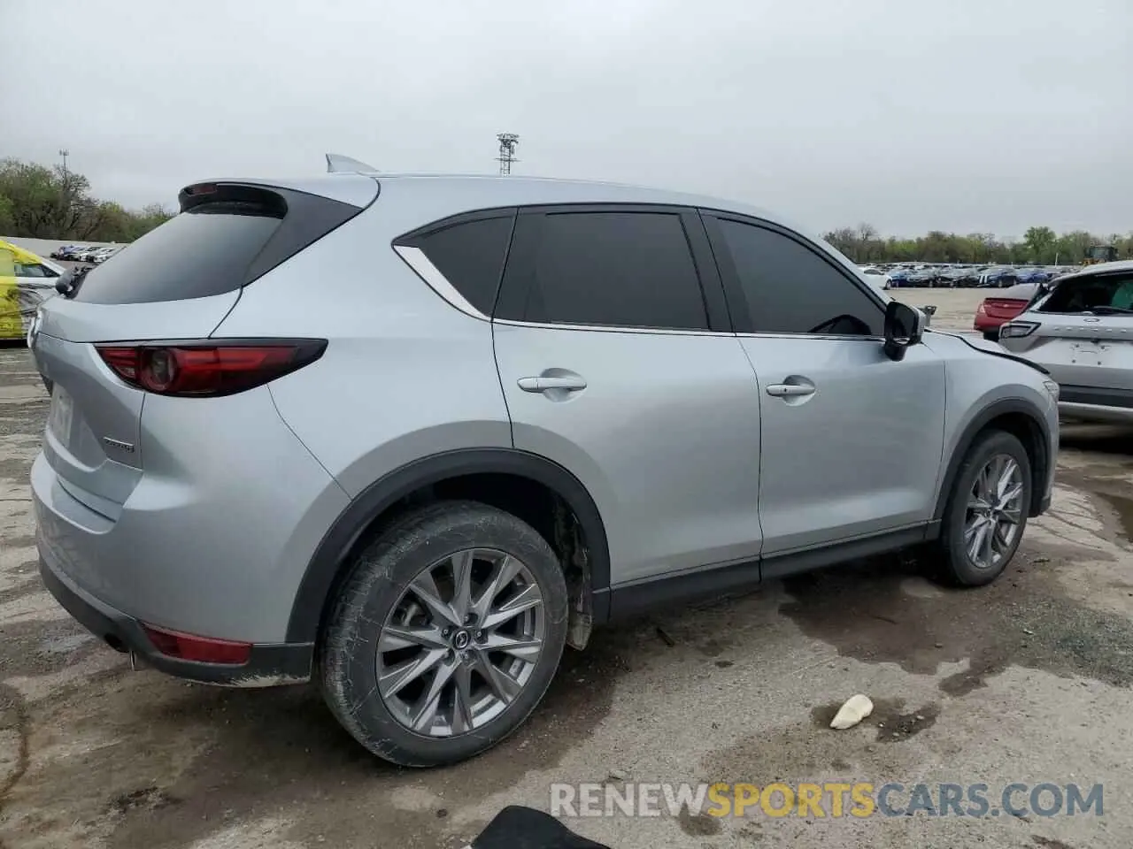 3 fotografías del automóvil dañado JM3KFADM4M0387532 MAZDA CX-5 2021